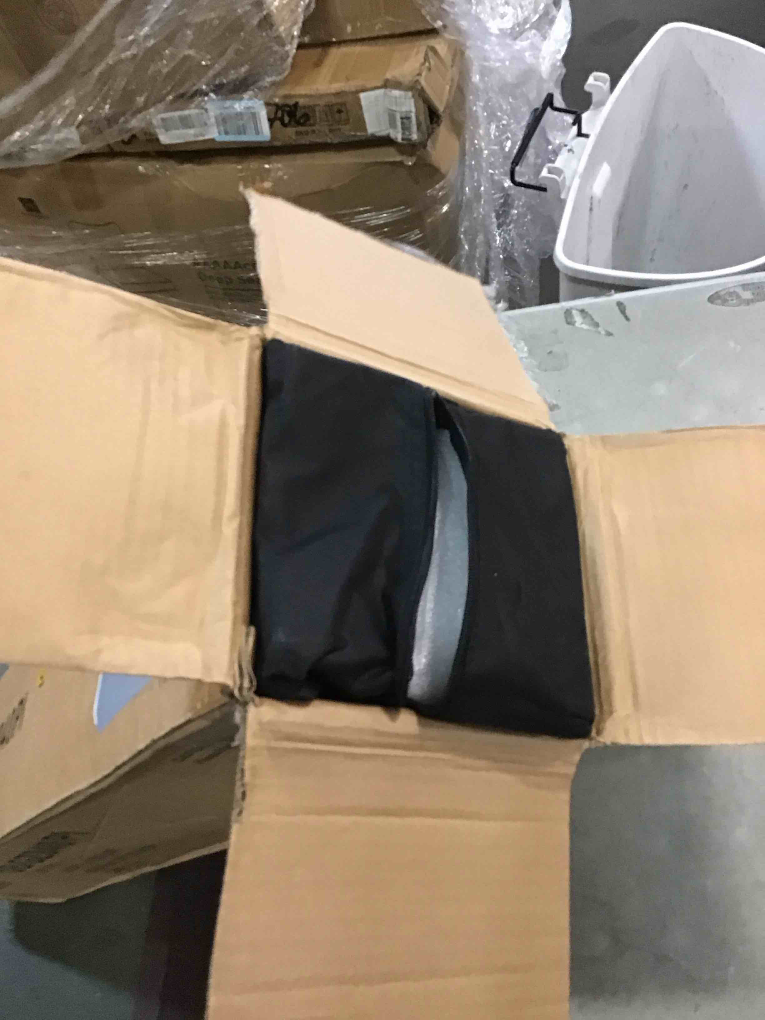 https://s3.amazonaws.com/lotting-images-prod/bidfta/PNK0052937_1725107962131.jpeg