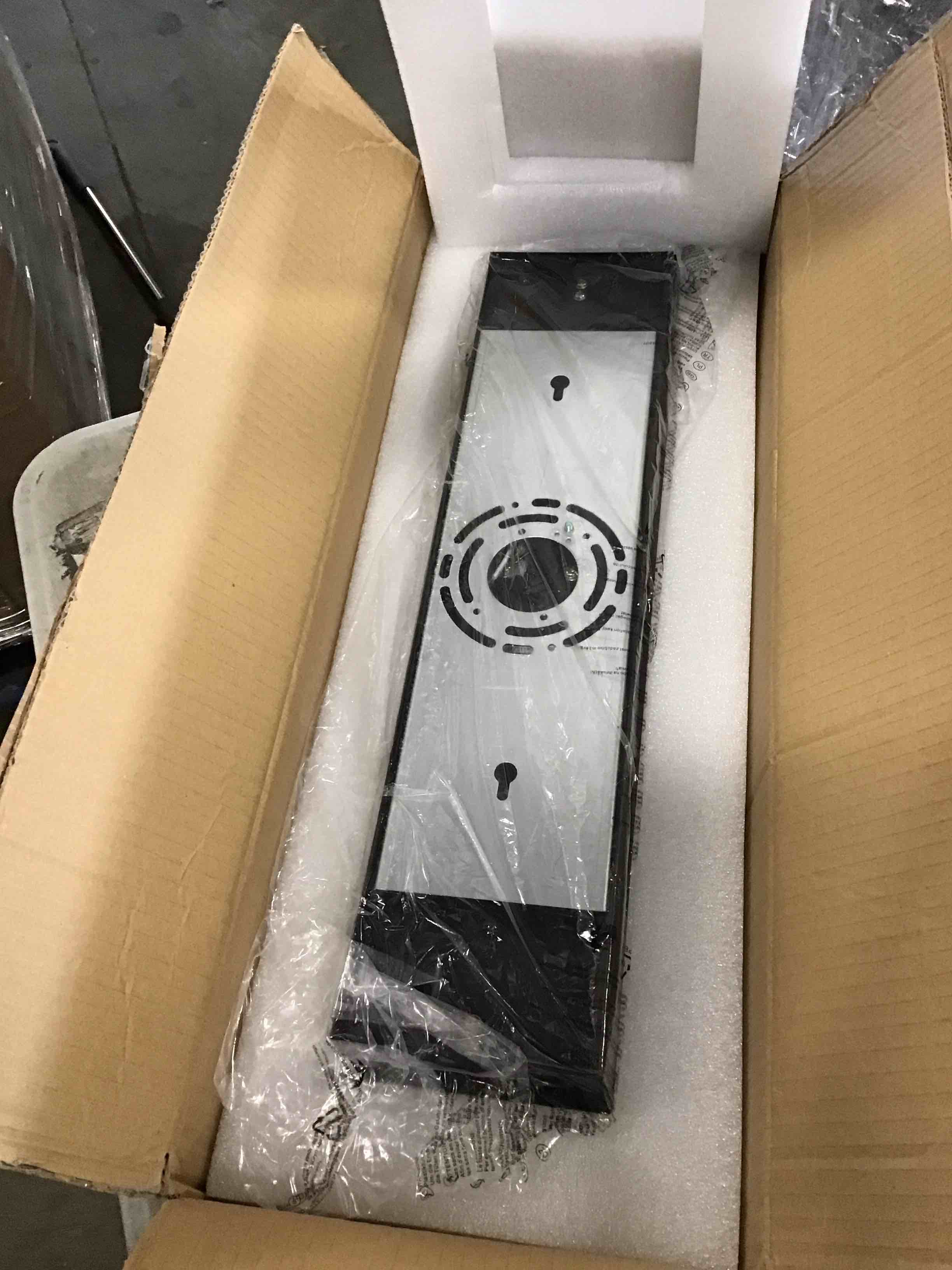 https://s3.amazonaws.com/lotting-images-prod/bidfta/PNK0053103_1725022275496.jpeg