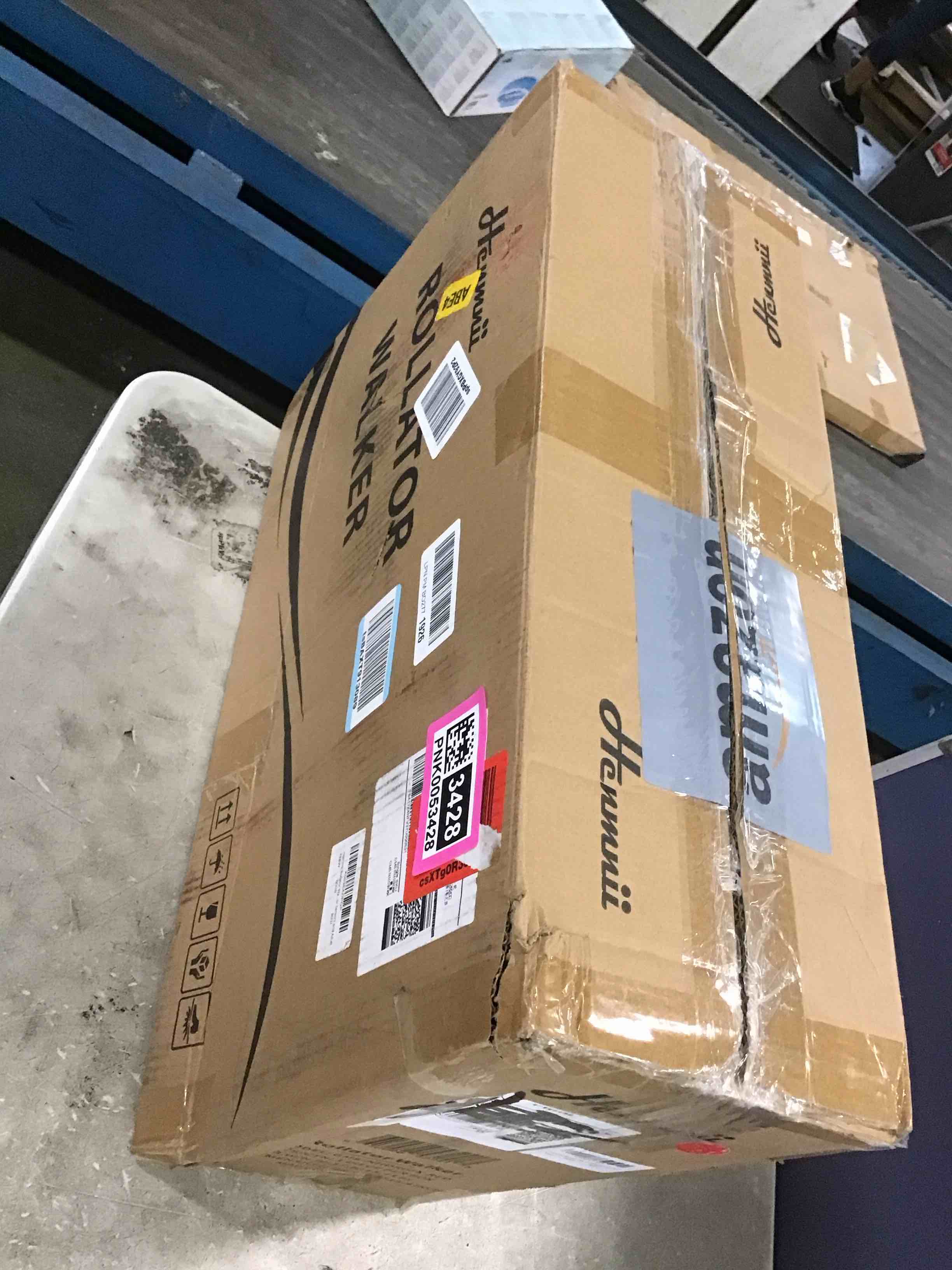 https://s3.amazonaws.com/lotting-images-prod/bidfta/PNK0053428_1724858361242.jpeg
