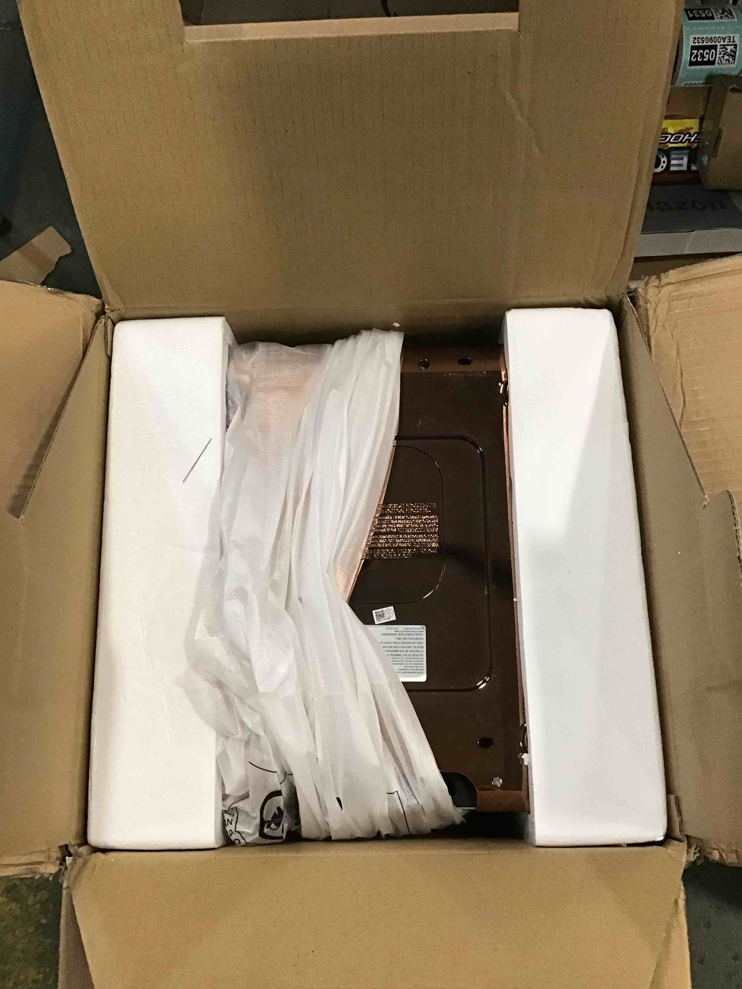 https://s3.amazonaws.com/lotting-images-prod/bidfta/PNK0053895_1724472406677.jpeg