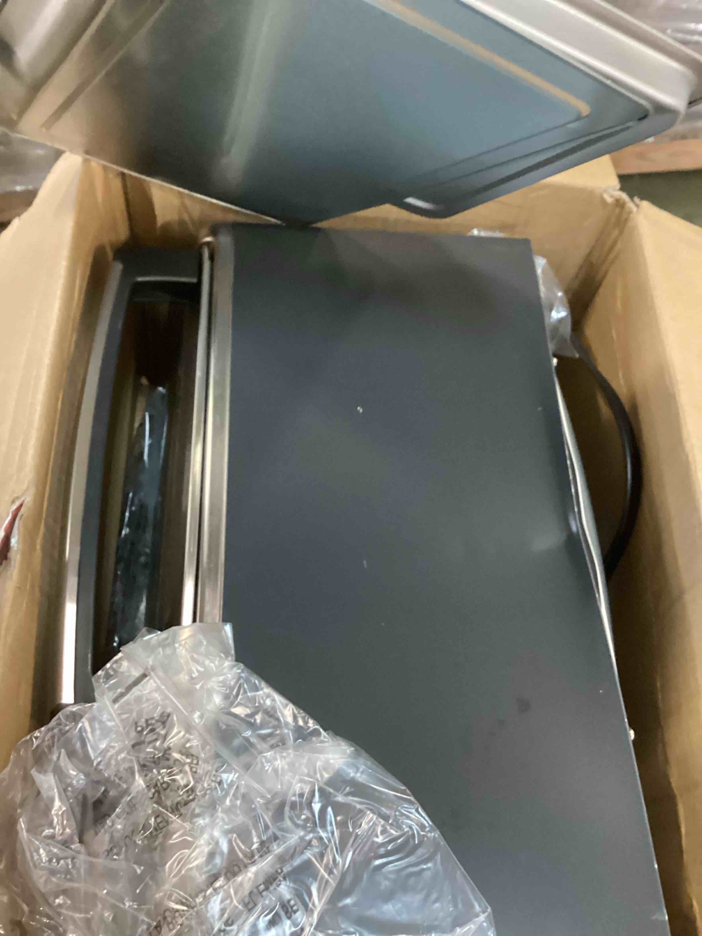 https://s3.amazonaws.com/lotting-images-prod/bidfta/PNK0060103_1724867531142.jpeg