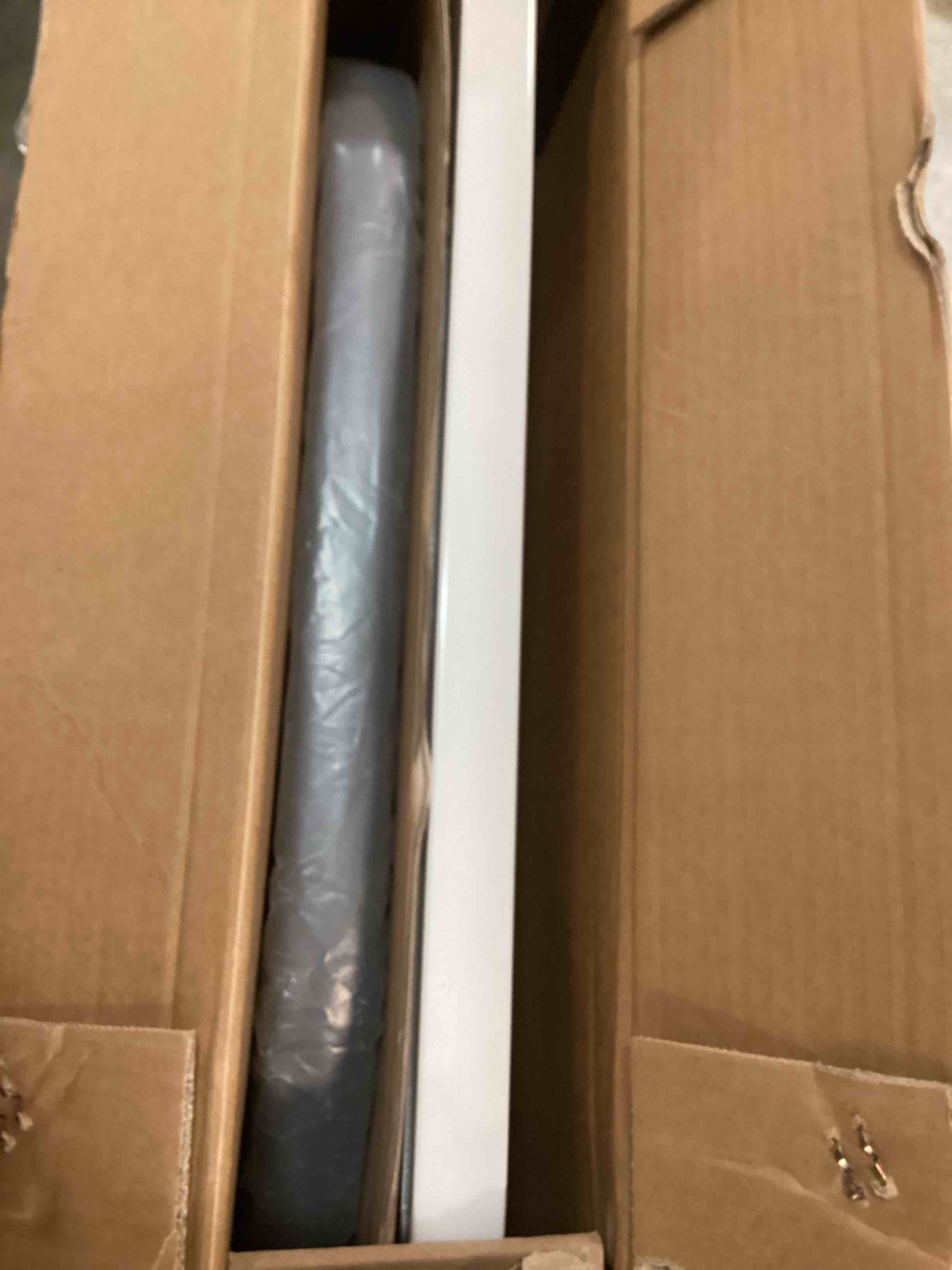 https://s3.amazonaws.com/lotting-images-prod/bidfta/PNK0060161_1724859724623.jpeg
