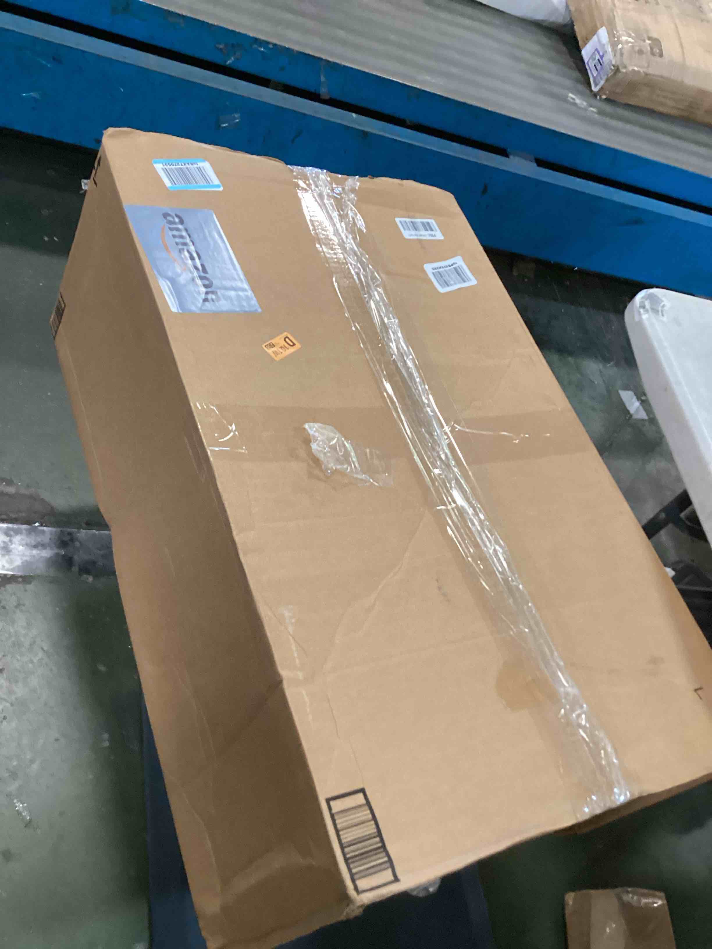 https://s3.amazonaws.com/lotting-images-prod/bidfta/PNK0061418_1724266000744.jpeg