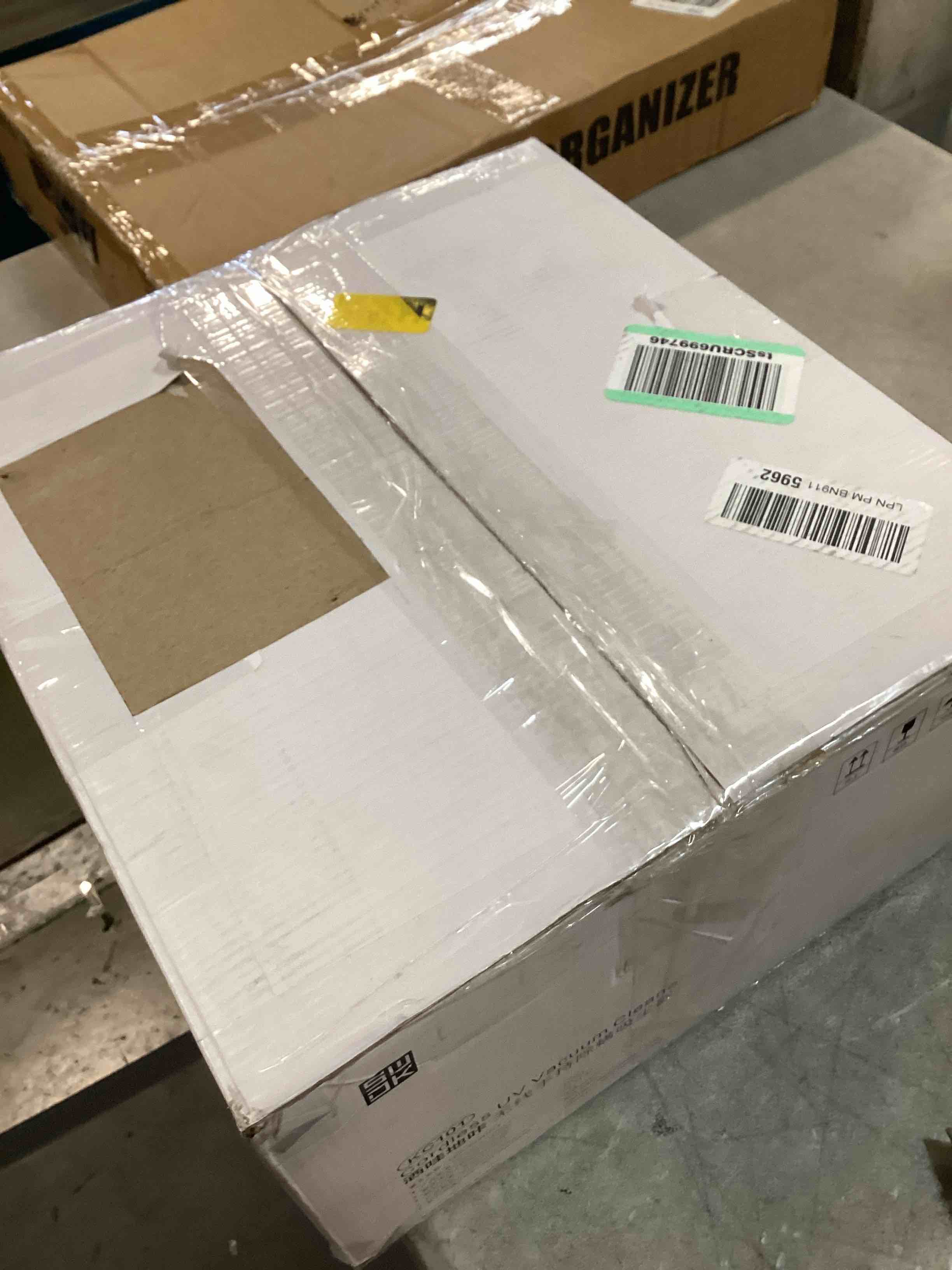 https://s3.amazonaws.com/lotting-images-prod/bidfta/PNK0061582_1724245703429.jpeg