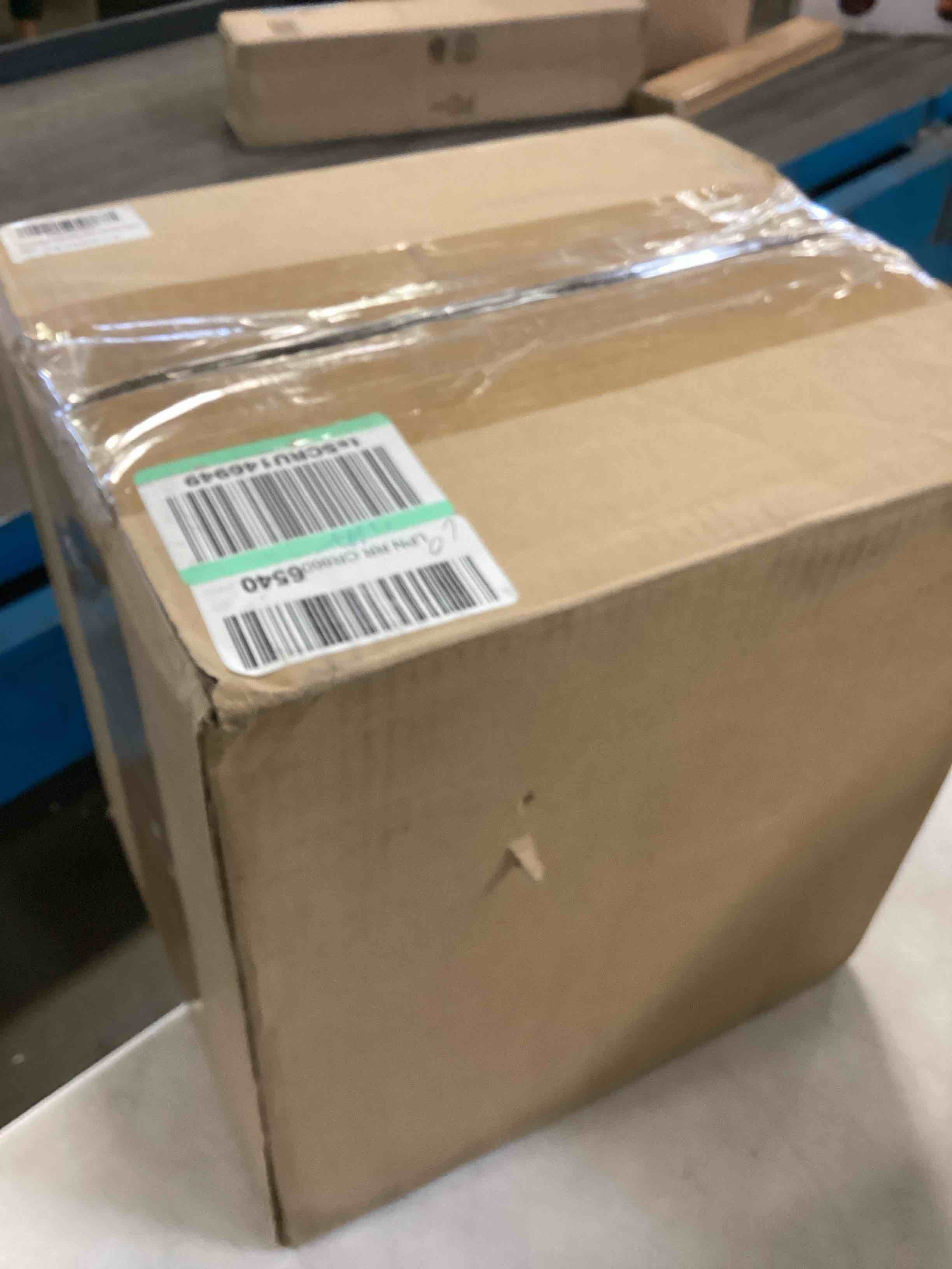 https://s3.amazonaws.com/lotting-images-prod/bidfta/PNK0062136_1726504413628.jpeg