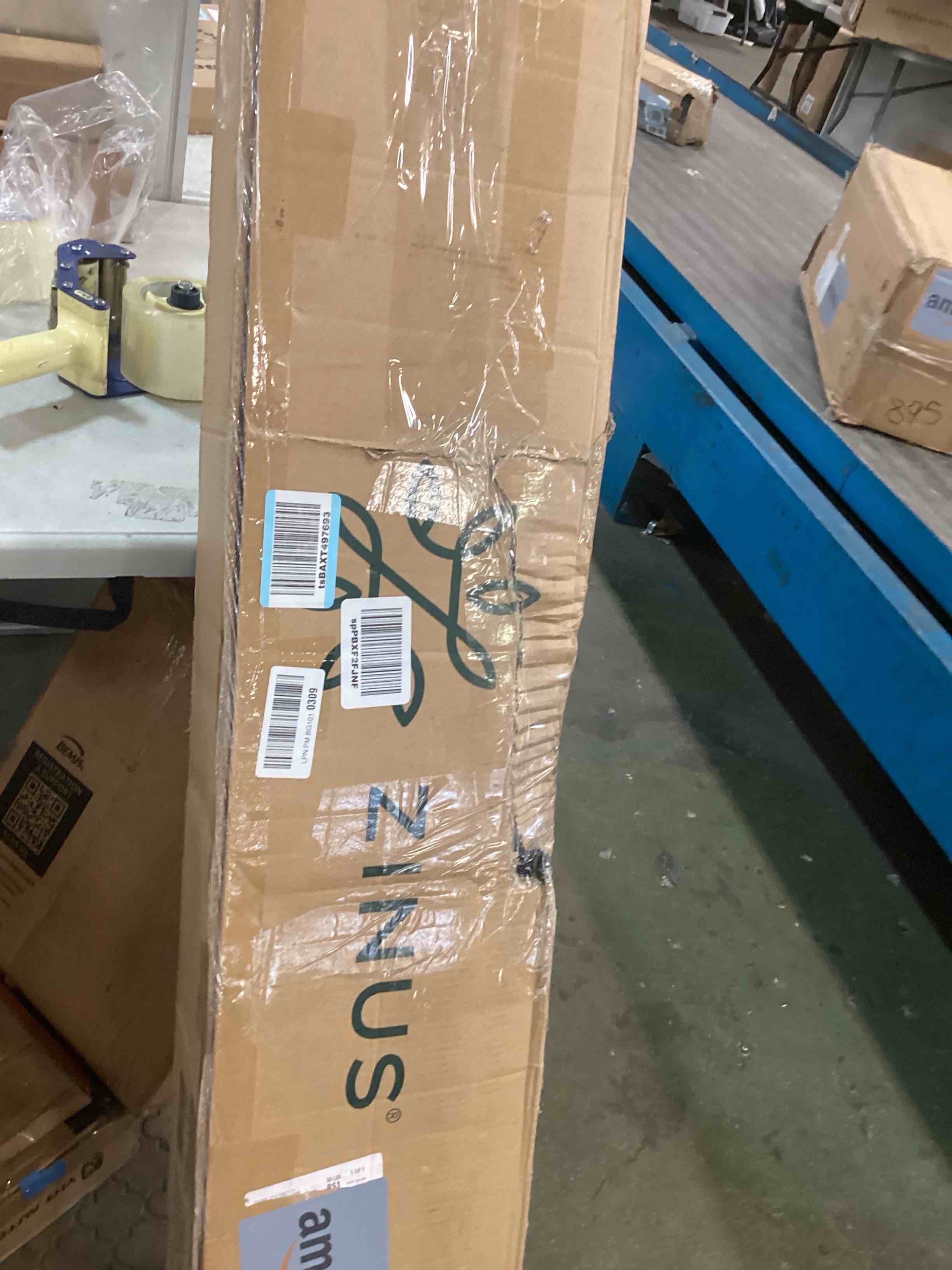 https://s3.amazonaws.com/lotting-images-prod/bidfta/PNK0062479_1725042685924.jpeg