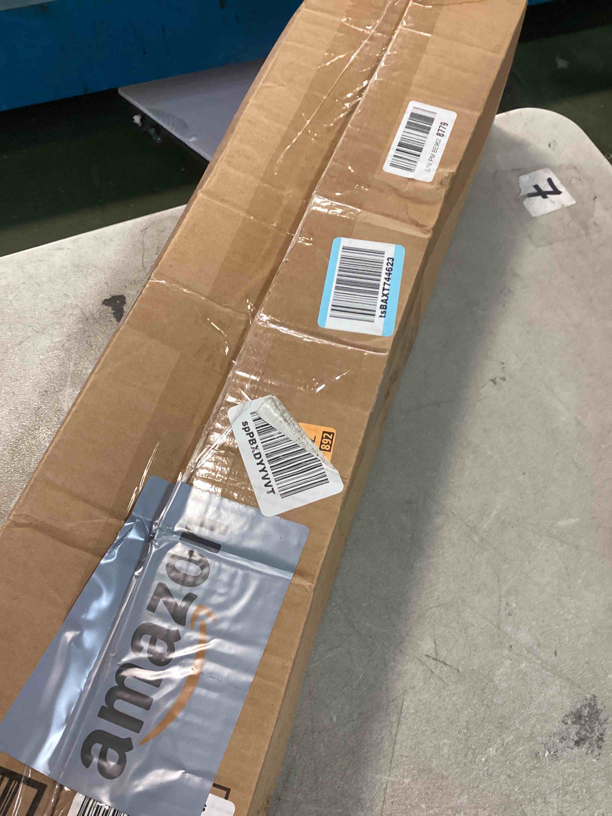 https://s3.amazonaws.com/lotting-images-prod/bidfta/PNK0062935_1724088290611.jpeg