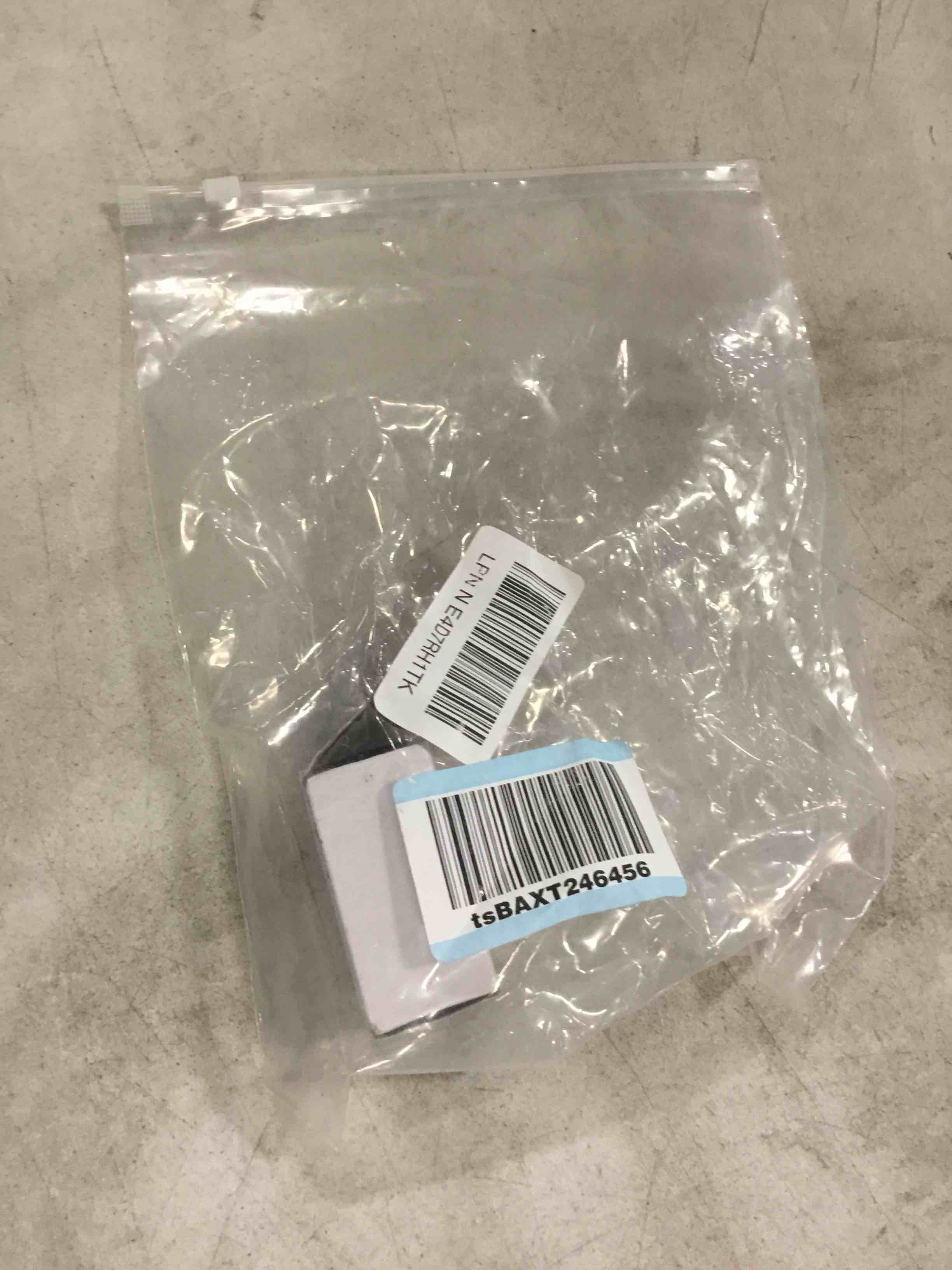 https://s3.amazonaws.com/lotting-images-prod/bidfta/PNK0063489_1723555632362.jpeg