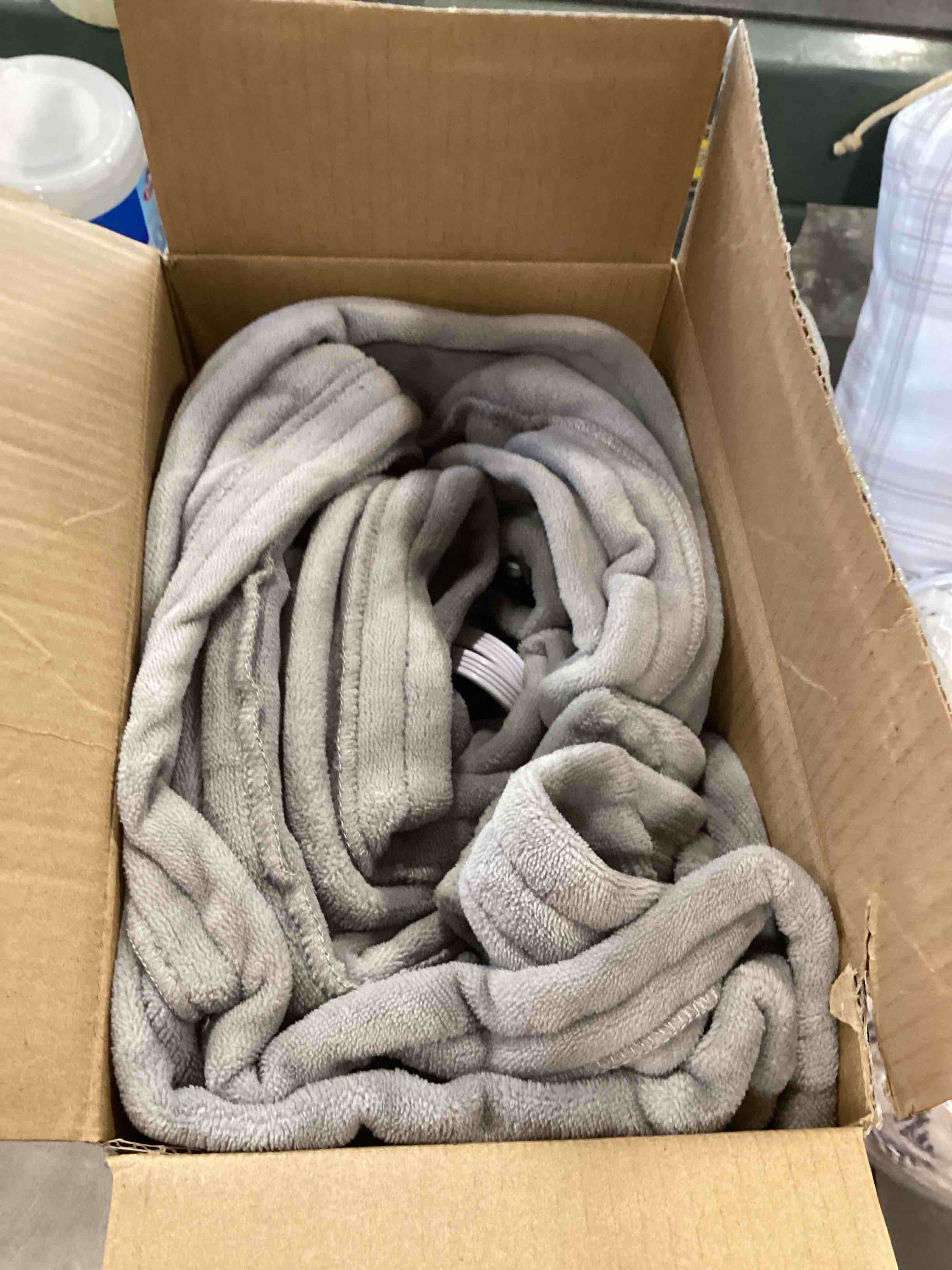 https://s3.amazonaws.com/lotting-images-prod/bidfta/PNK0064369_1723551109566.jpeg