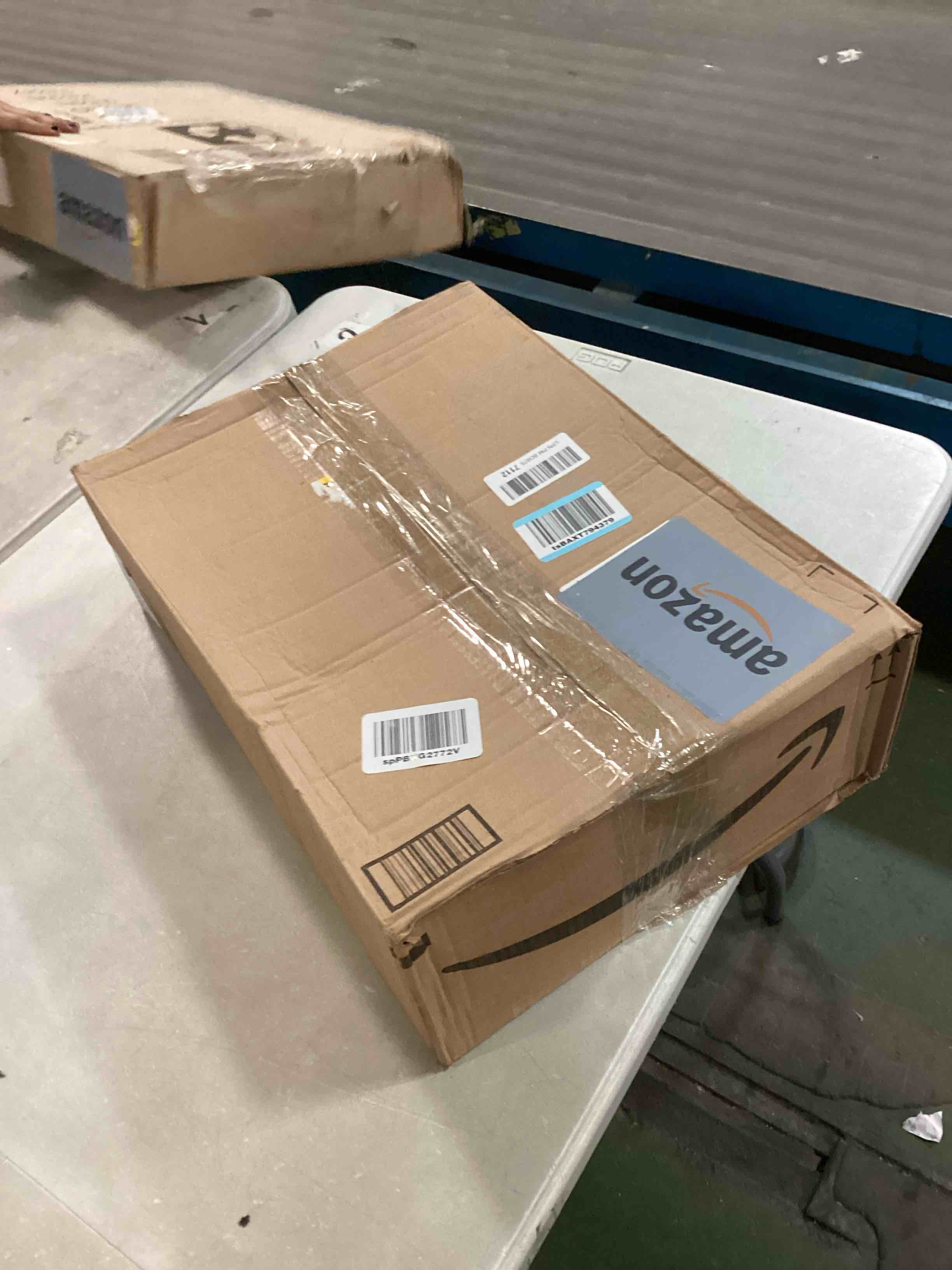 https://s3.amazonaws.com/lotting-images-prod/bidfta/PNK0066445_1725918988842.jpeg