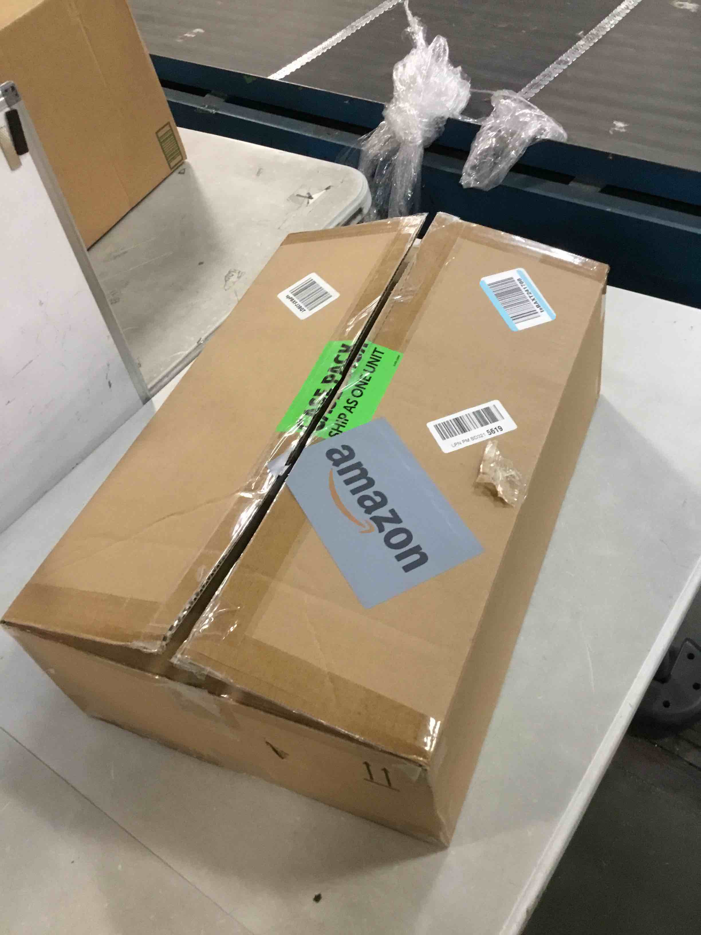 https://s3.amazonaws.com/lotting-images-prod/bidfta/PNK0066913_1725490270508.jpeg