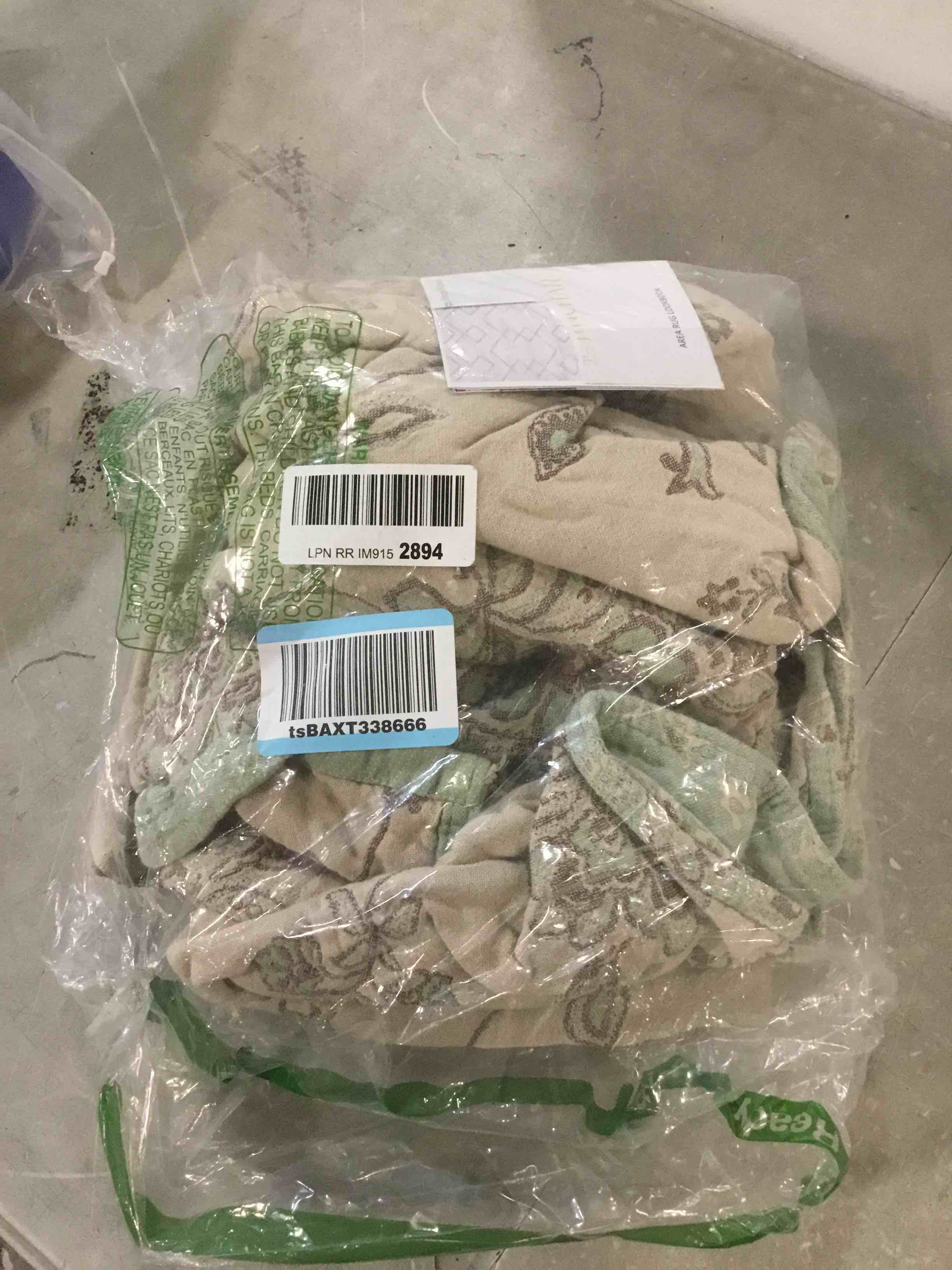 https://s3.amazonaws.com/lotting-images-prod/bidfta/PNK0067655_1724460575652.jpeg