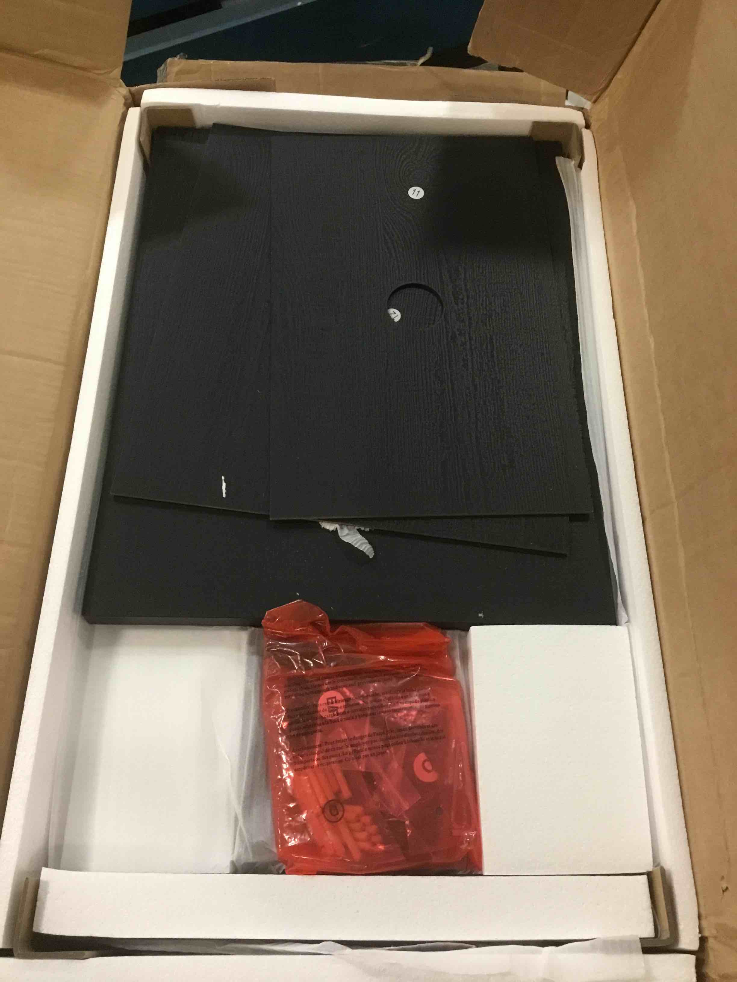 https://s3.amazonaws.com/lotting-images-prod/bidfta/PNK0067834_1724371129893.jpeg