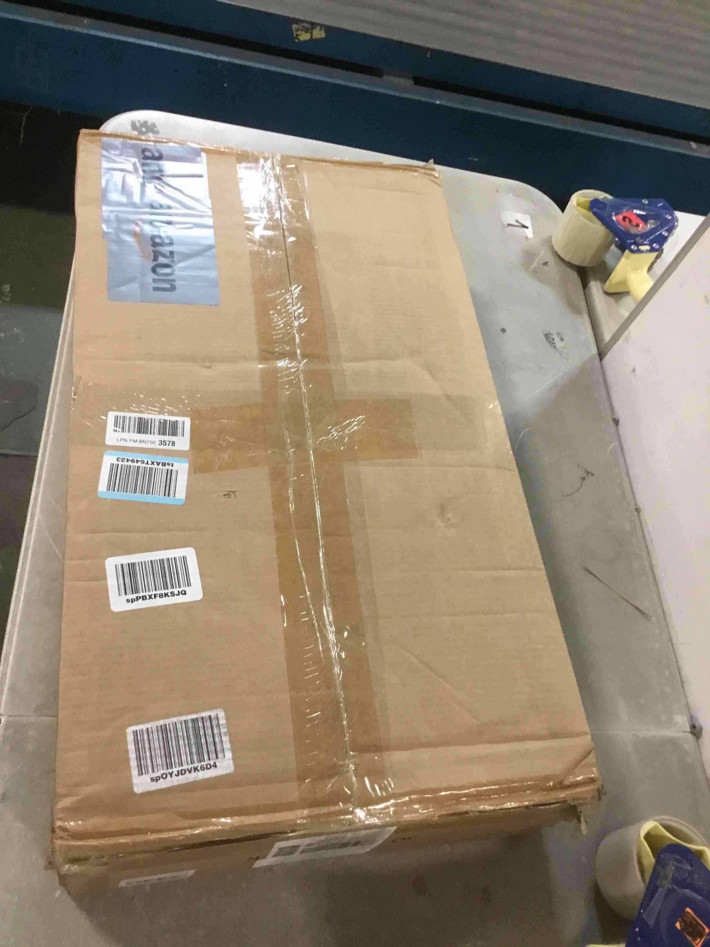 https://s3.amazonaws.com/lotting-images-prod/bidfta/PNK0067834_1724371234523.jpeg