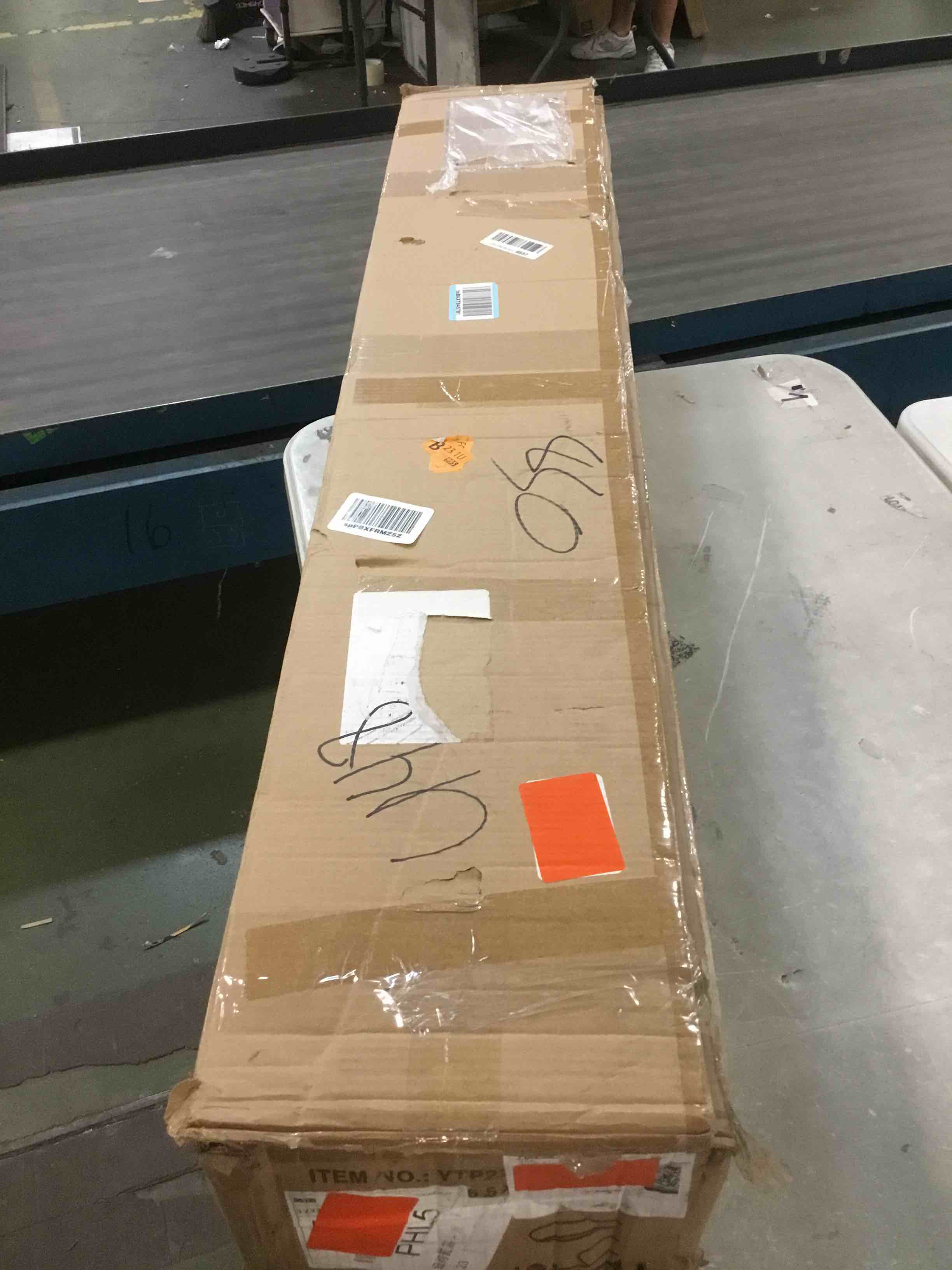 https://s3.amazonaws.com/lotting-images-prod/bidfta/PNK0067907_1724302295929.jpeg