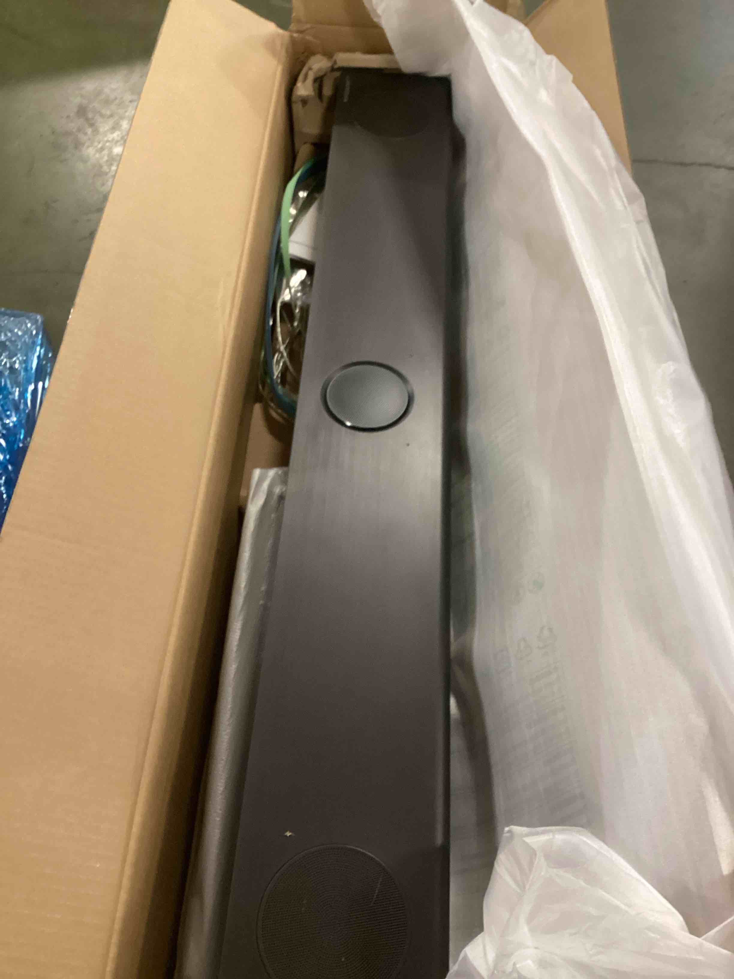 https://s3.amazonaws.com/lotting-images-prod/bidfta/PNK0070699_1726756782790.jpeg