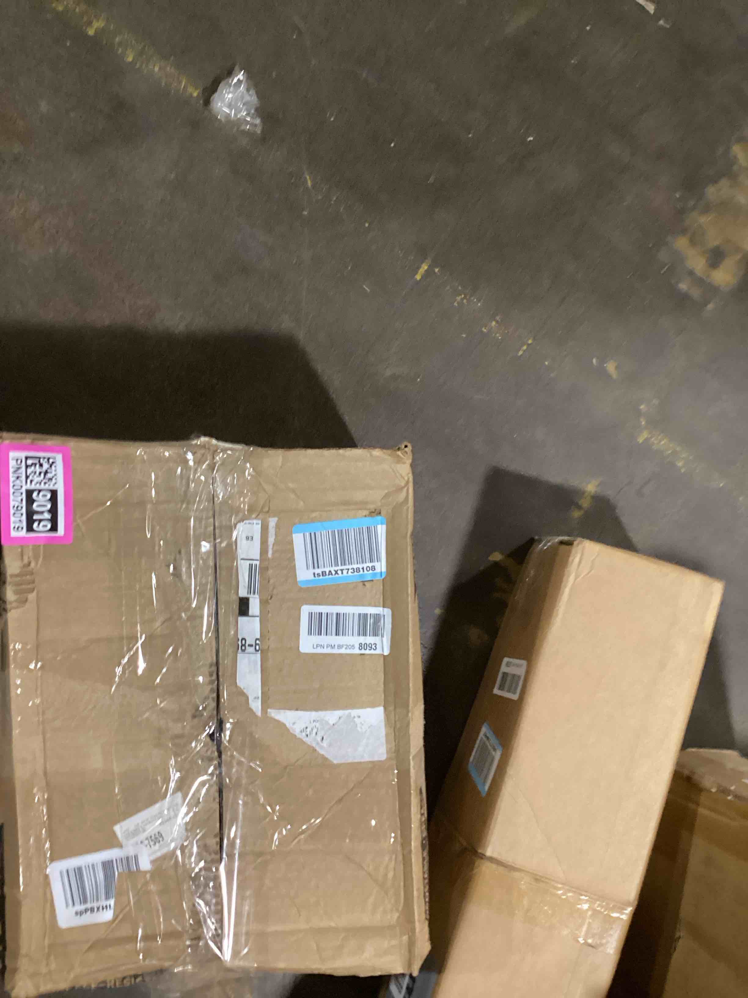 https://s3.amazonaws.com/lotting-images-prod/bidfta/PNK0079019_1725543136413.jpeg