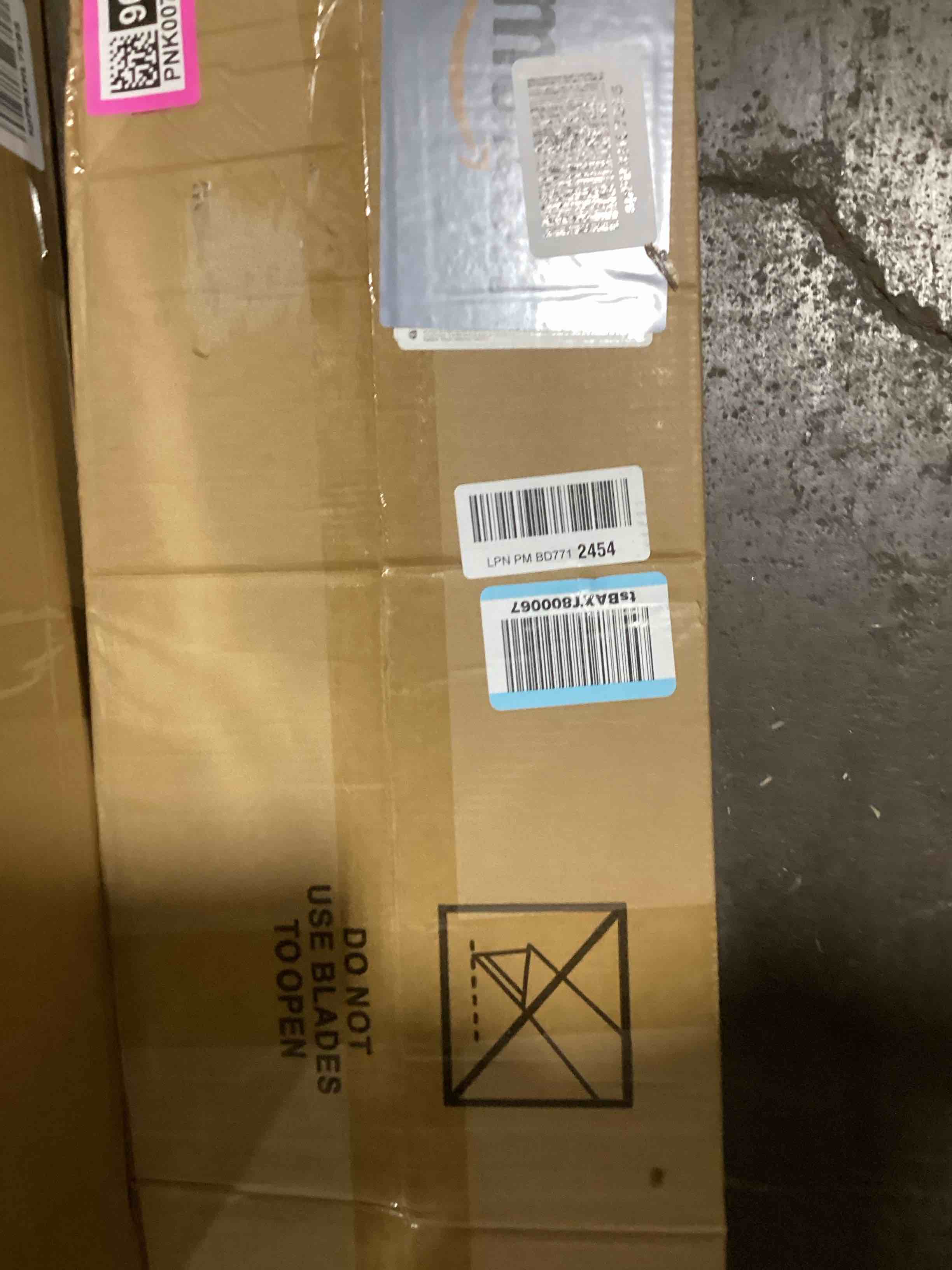 https://s3.amazonaws.com/lotting-images-prod/bidfta/PNK0079050_1725543997046.jpeg