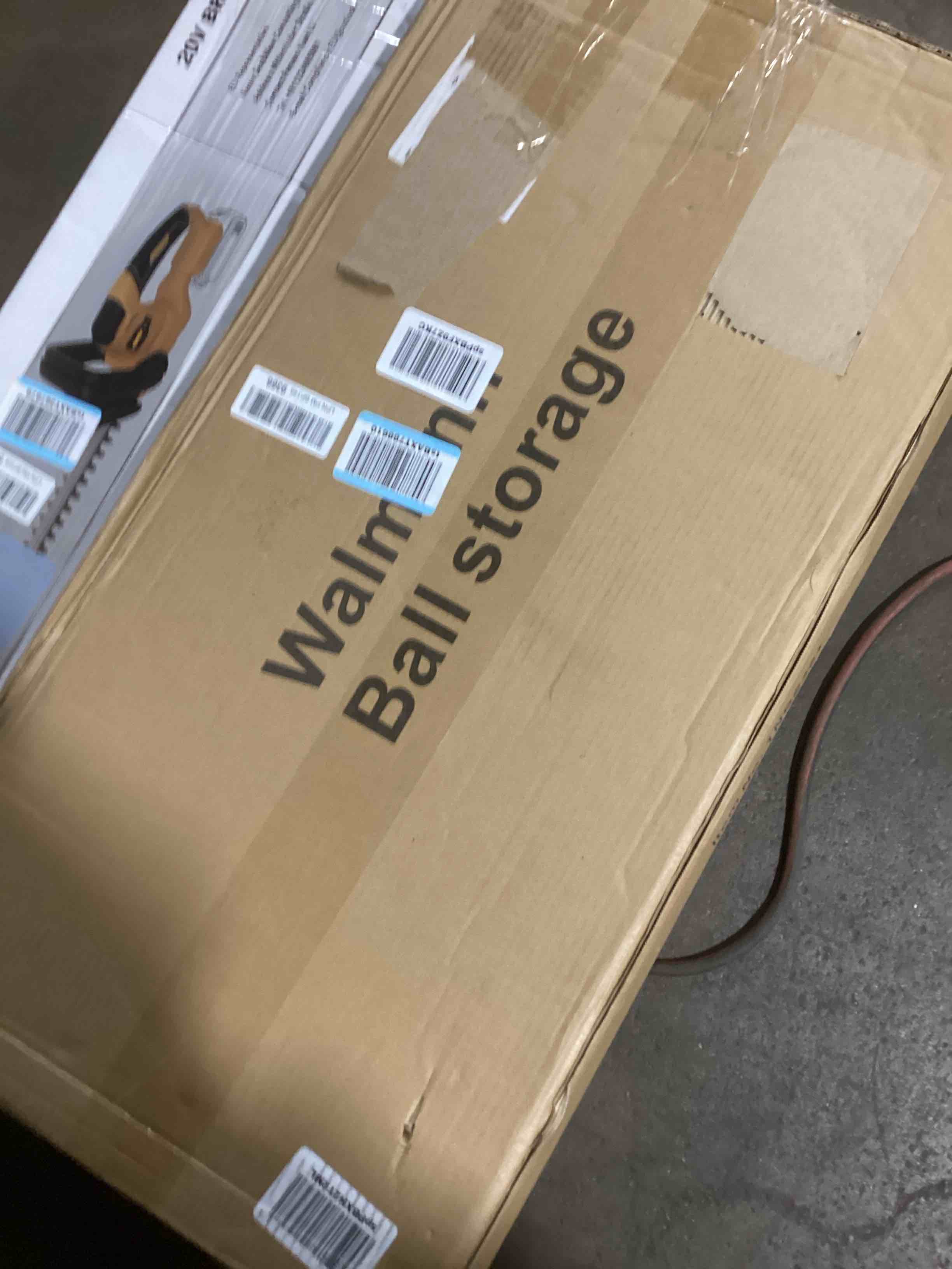 https://s3.amazonaws.com/lotting-images-prod/bidfta/PNK0079747_1725370917152.jpeg