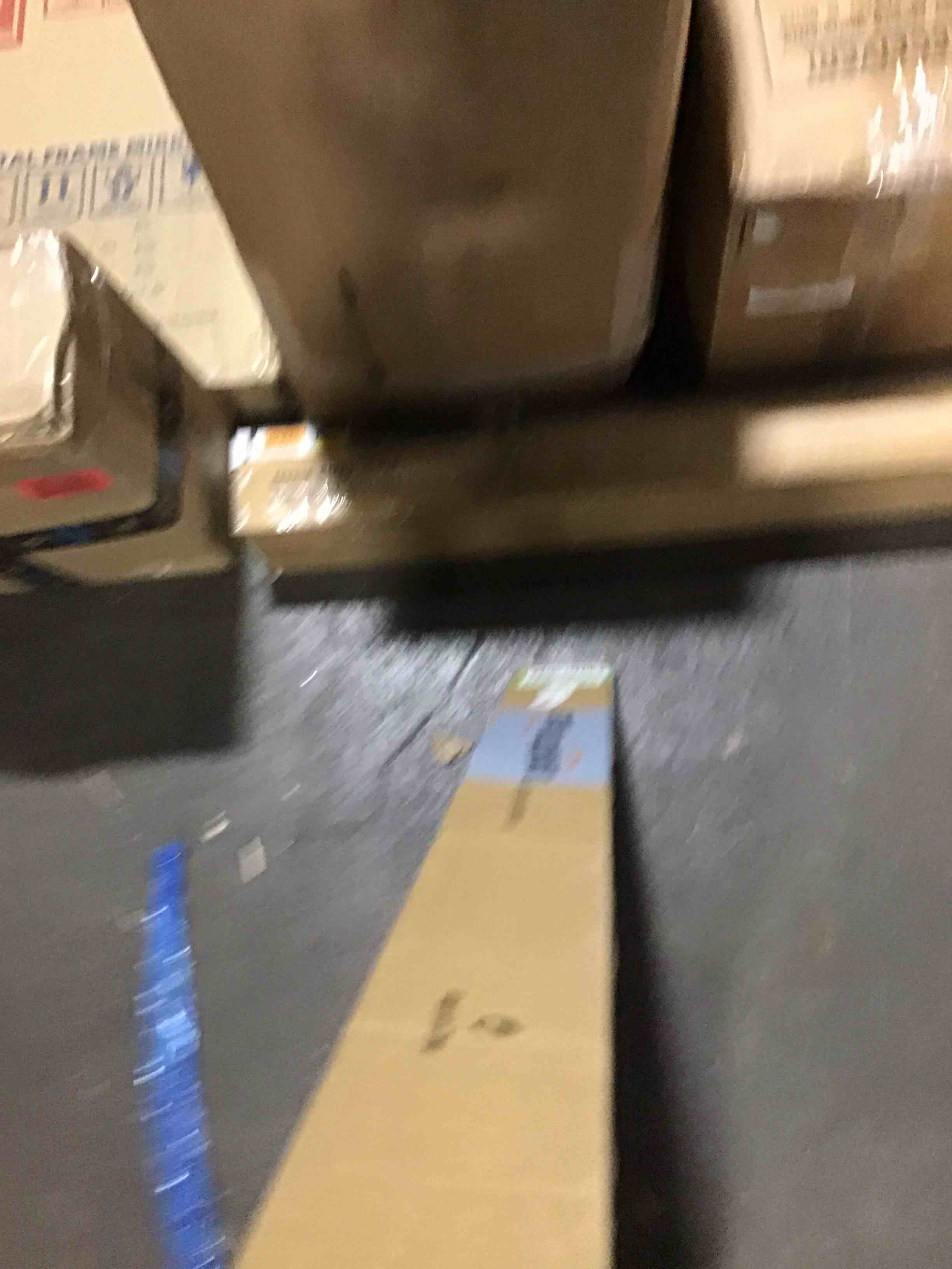 https://s3.amazonaws.com/lotting-images-prod/bidfta/PNK0080227_1726665054584.jpeg