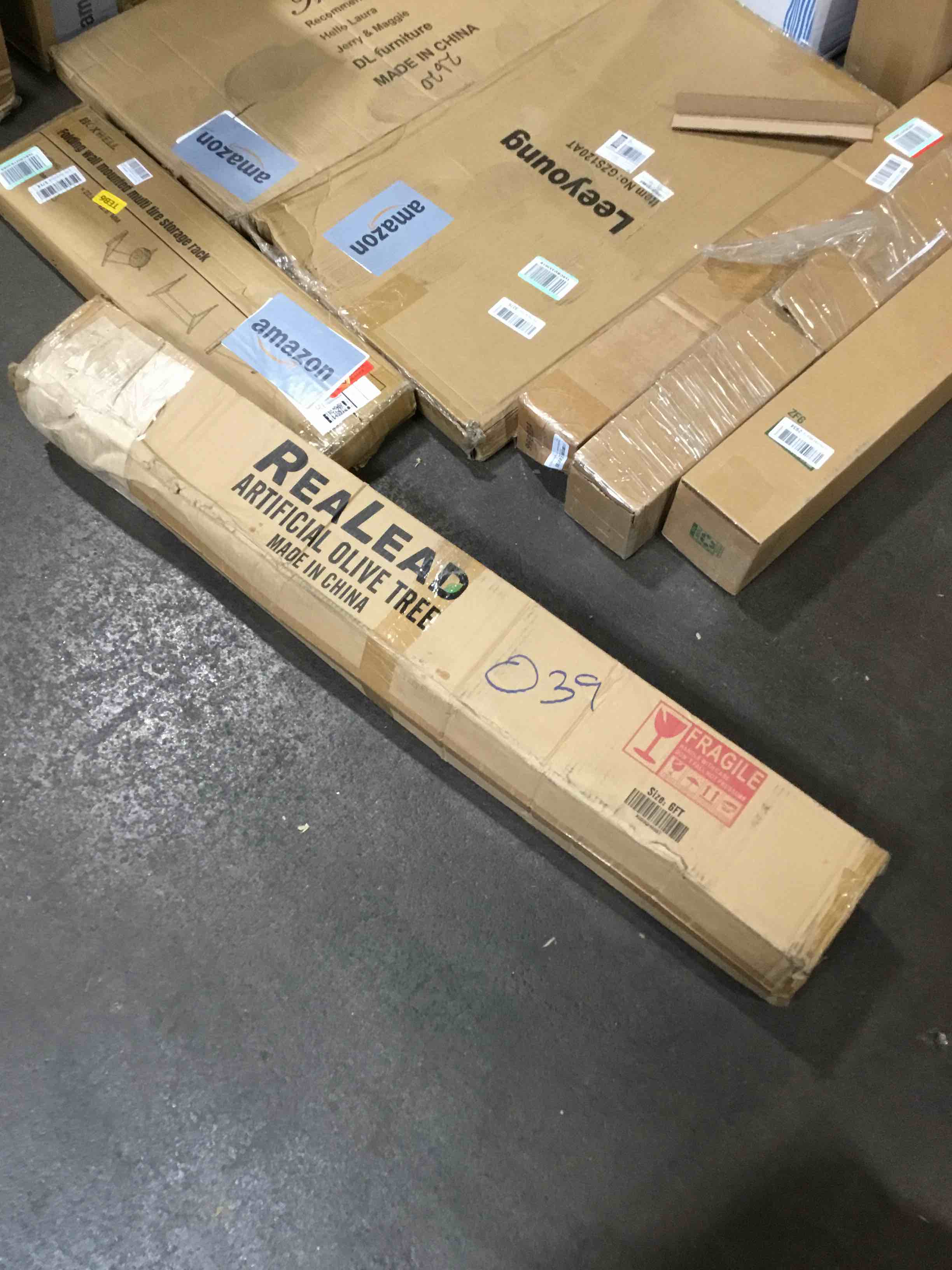 https://s3.amazonaws.com/lotting-images-prod/bidfta/PNK0080989_1726239731491.jpeg