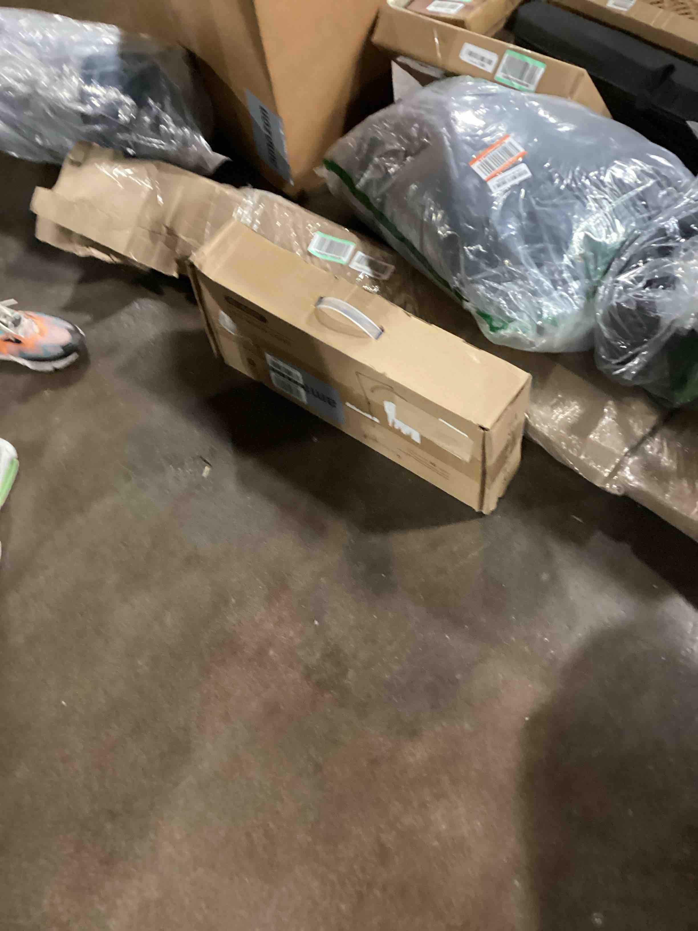 https://s3.amazonaws.com/lotting-images-prod/bidfta/PNK0086188_1726672936276.jpeg