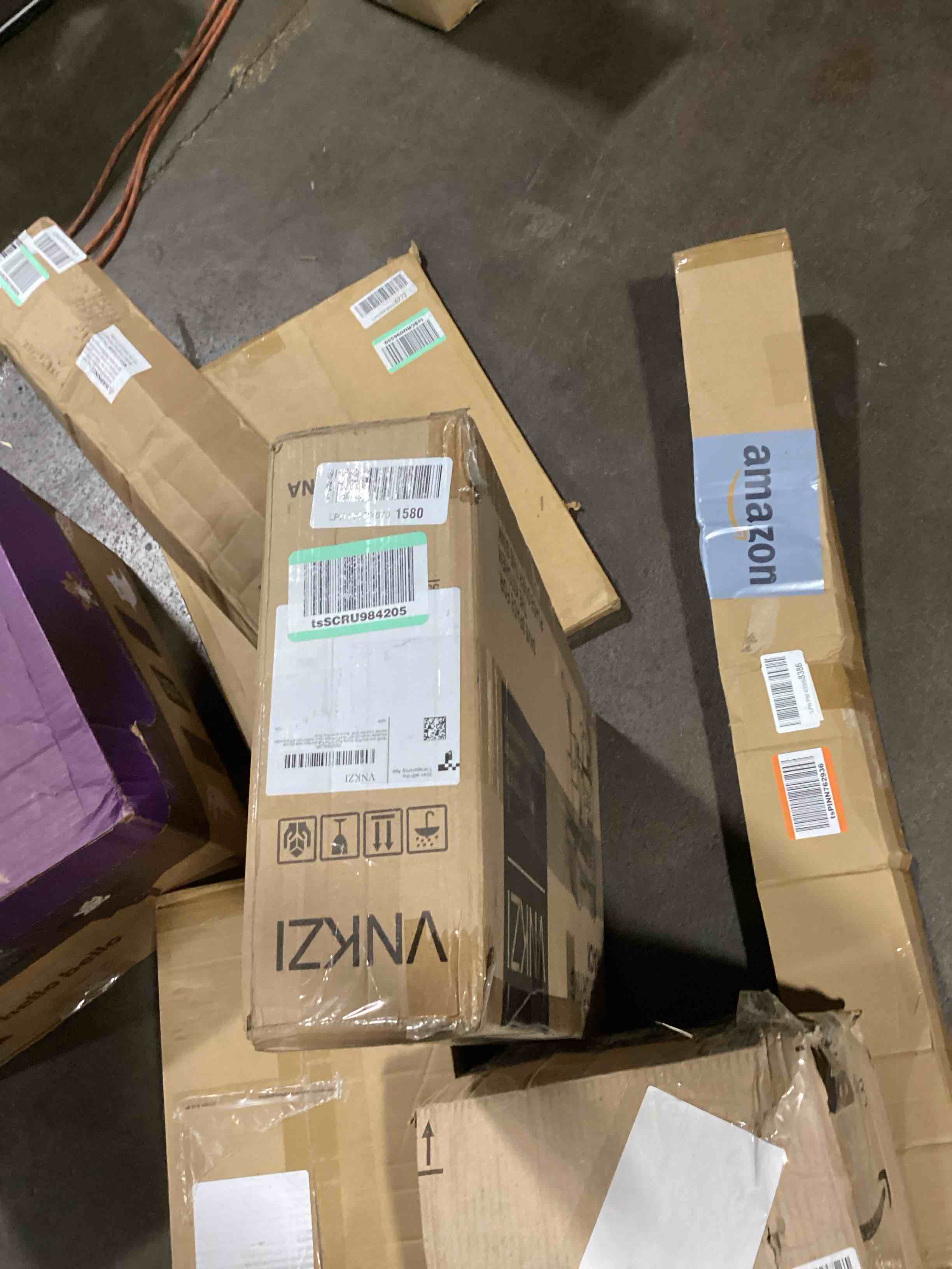 https://s3.amazonaws.com/lotting-images-prod/bidfta/PNK0086560_1726578842084.jpeg