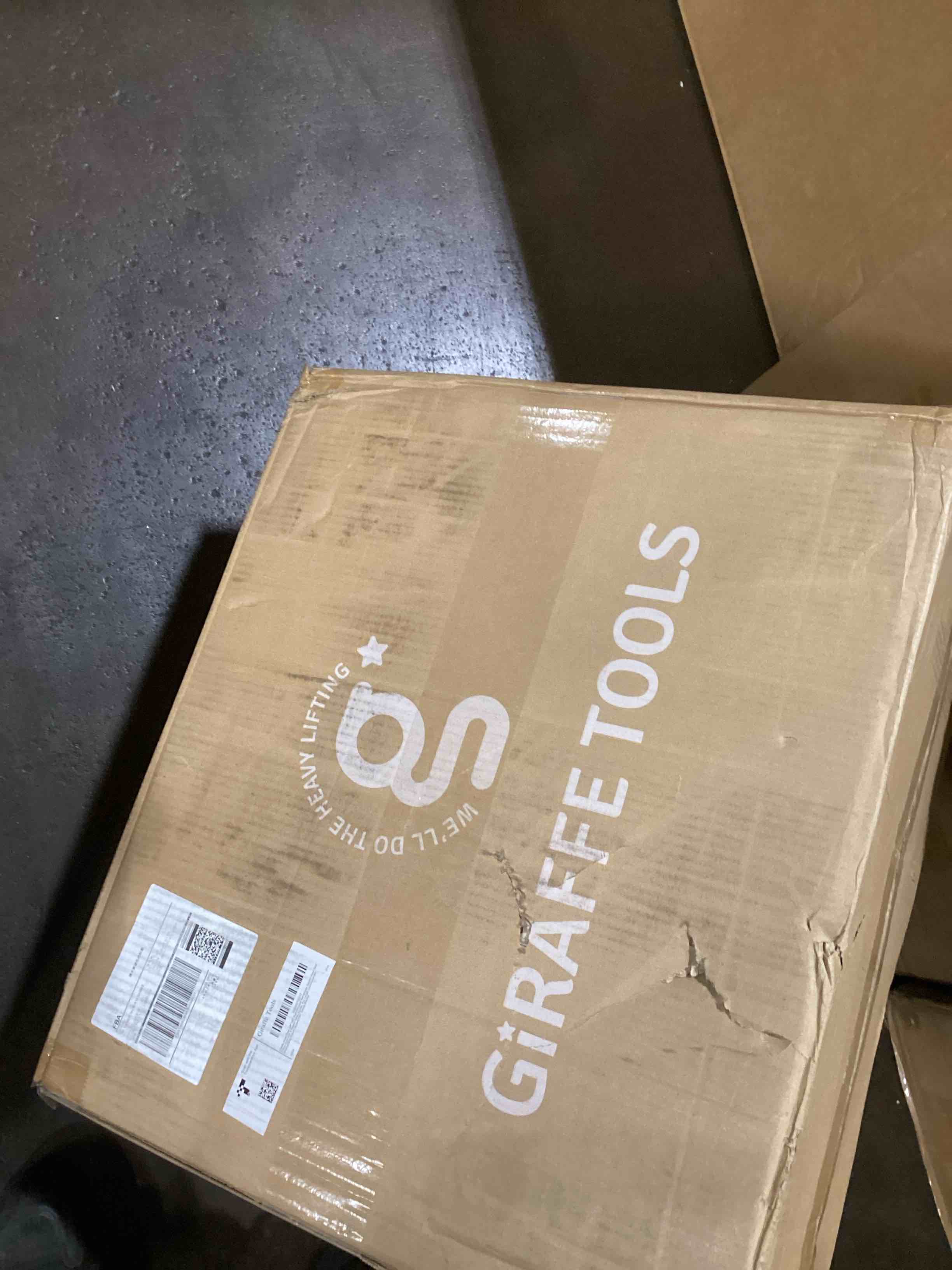 https://s3.amazonaws.com/lotting-images-prod/bidfta/PNK0086964_1726237050922.jpeg