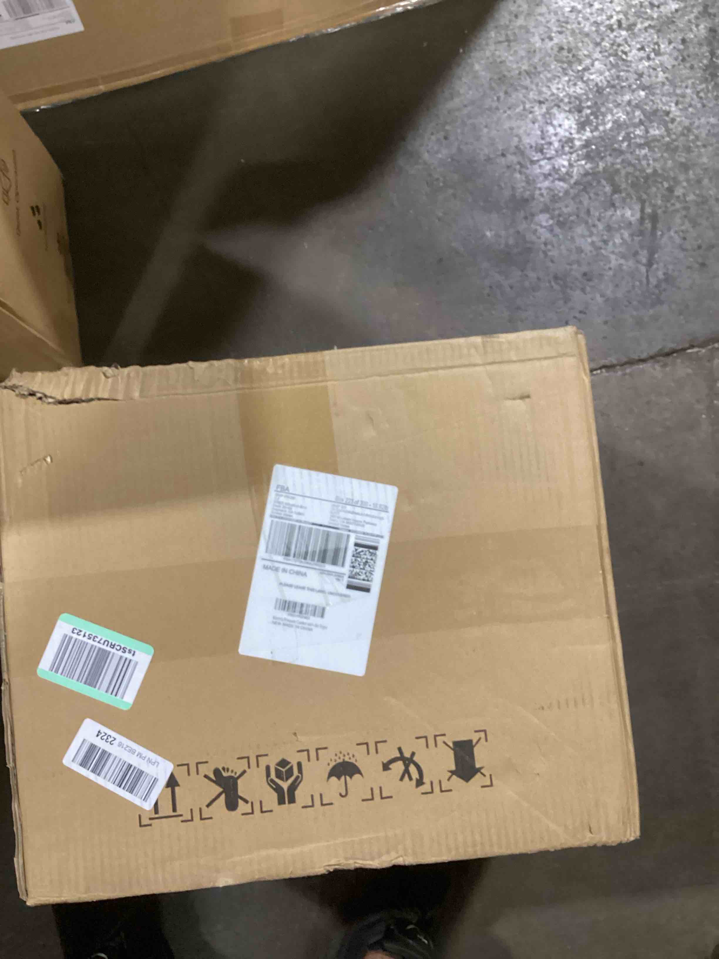 https://s3.amazonaws.com/lotting-images-prod/bidfta/PNK0086977_1726232687792.jpeg