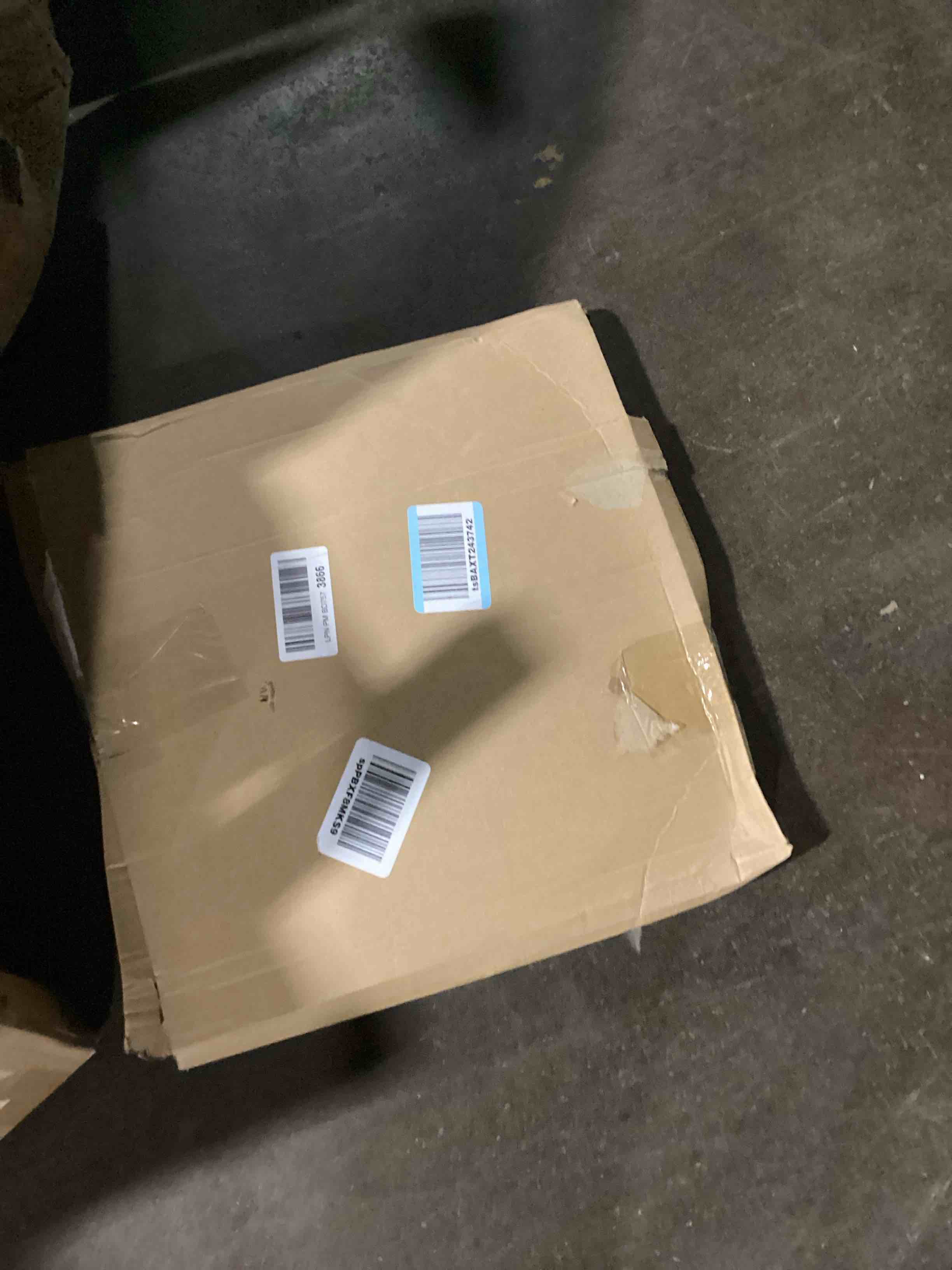 https://s3.amazonaws.com/lotting-images-prod/bidfta/PNK0088018_1727377984859.jpeg