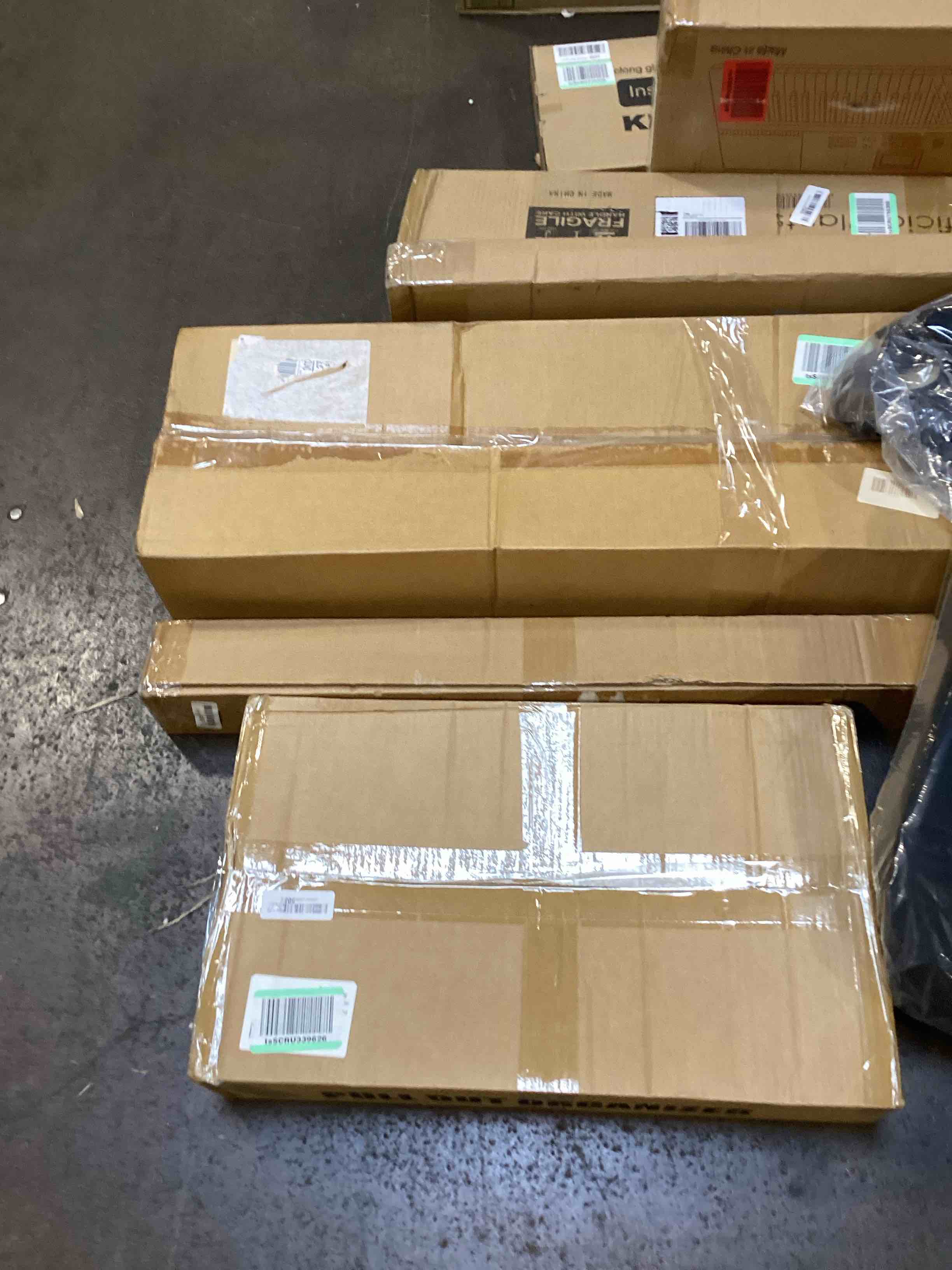 https://s3.amazonaws.com/lotting-images-prod/bidfta/PNK0089015_1726683744503.jpeg