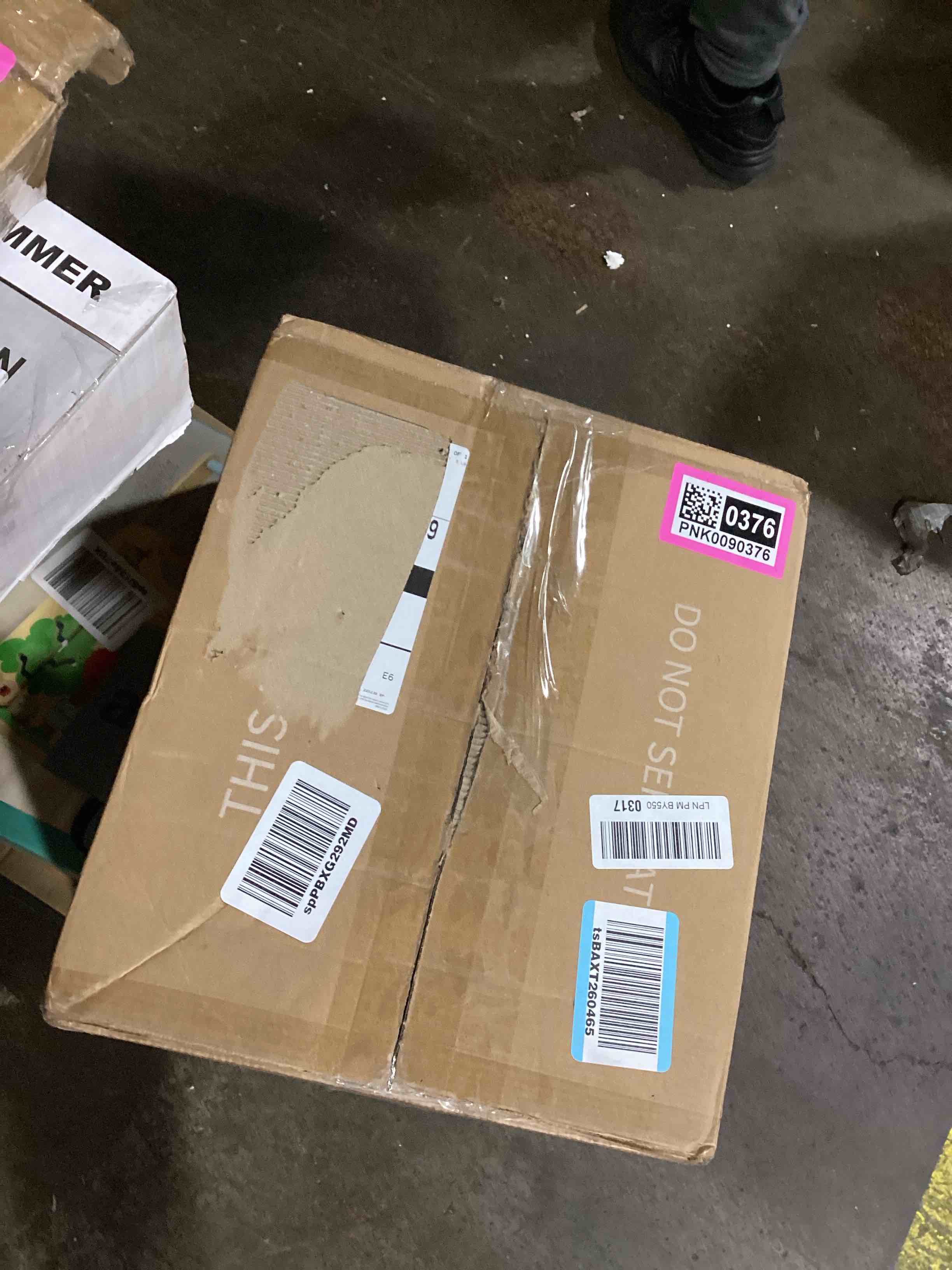 https://s3.amazonaws.com/lotting-images-prod/bidfta/PNK0090376_1727212817061.jpeg