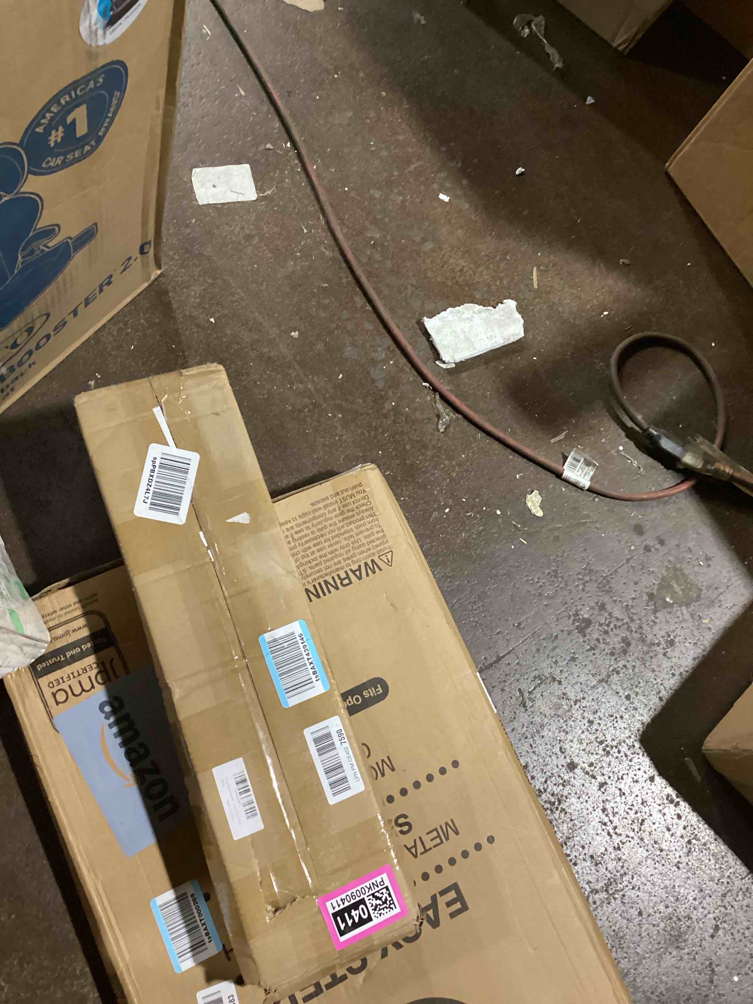 https://s3.amazonaws.com/lotting-images-prod/bidfta/PNK0090411_1727208634254.jpeg