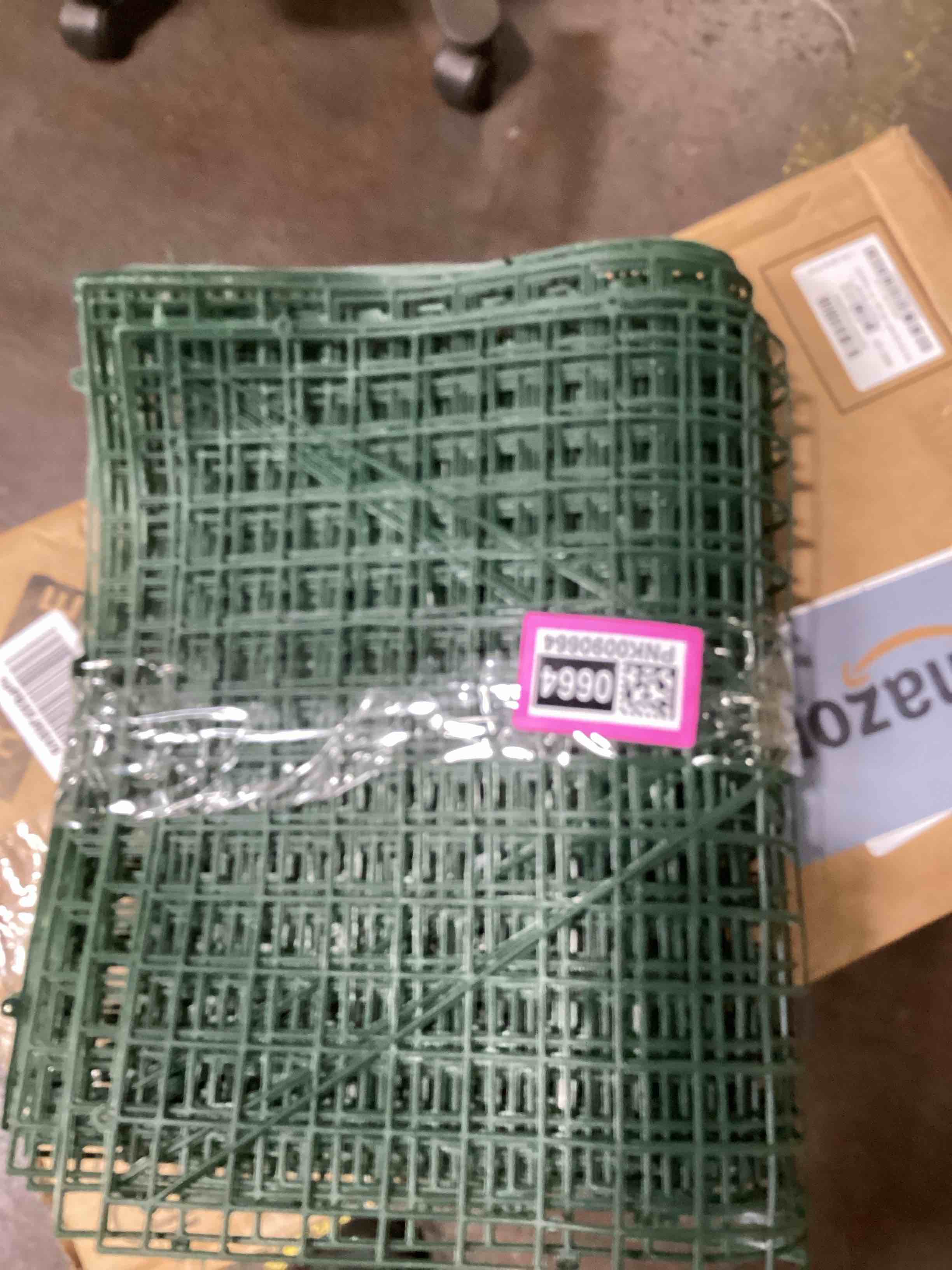https://s3.amazonaws.com/lotting-images-prod/bidfta/PNK0090664_1727119211043.jpeg