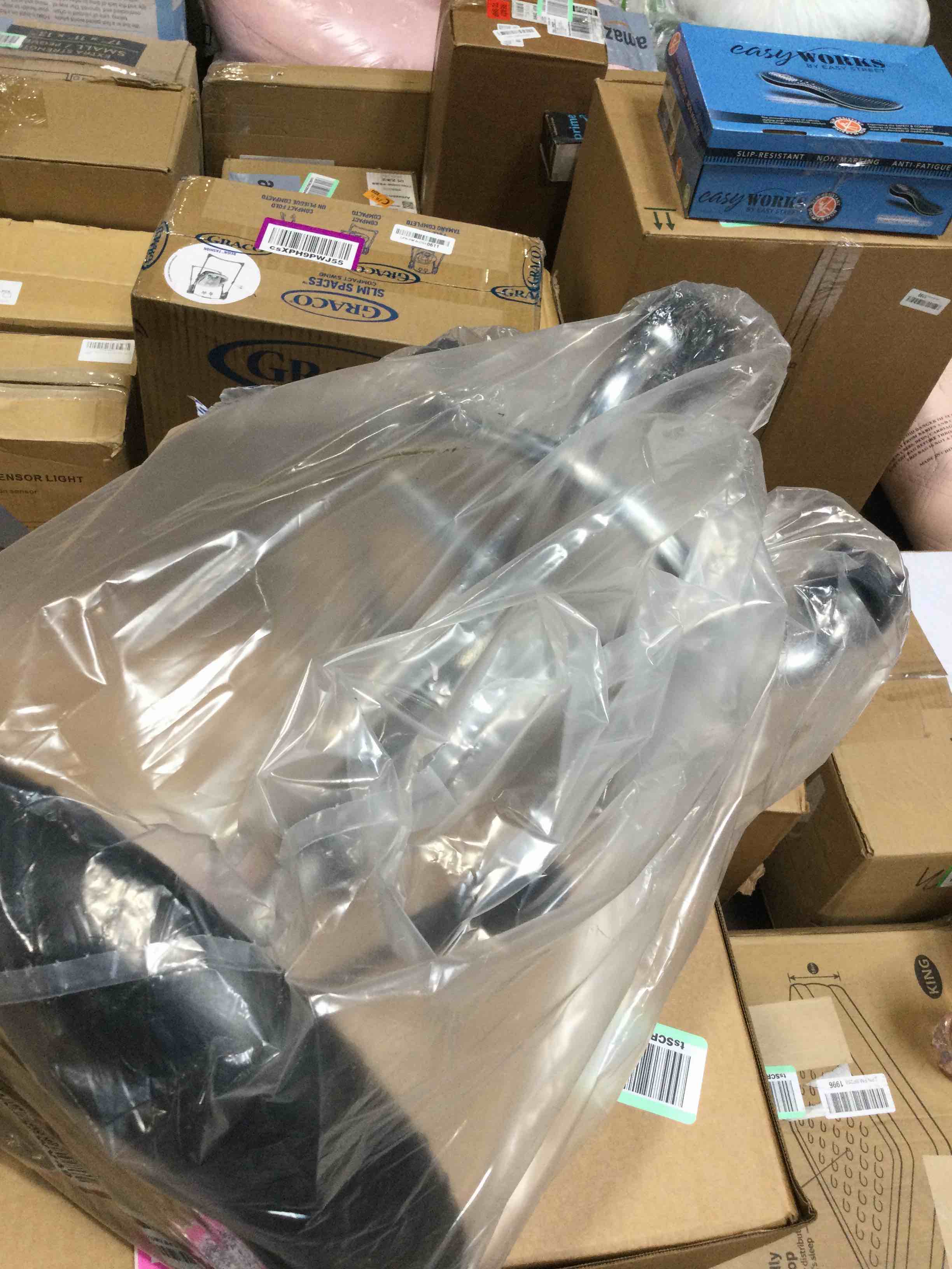 https://s3.amazonaws.com/lotting-images-prod/bidfta/PNK0092670_1726689255991.jpeg