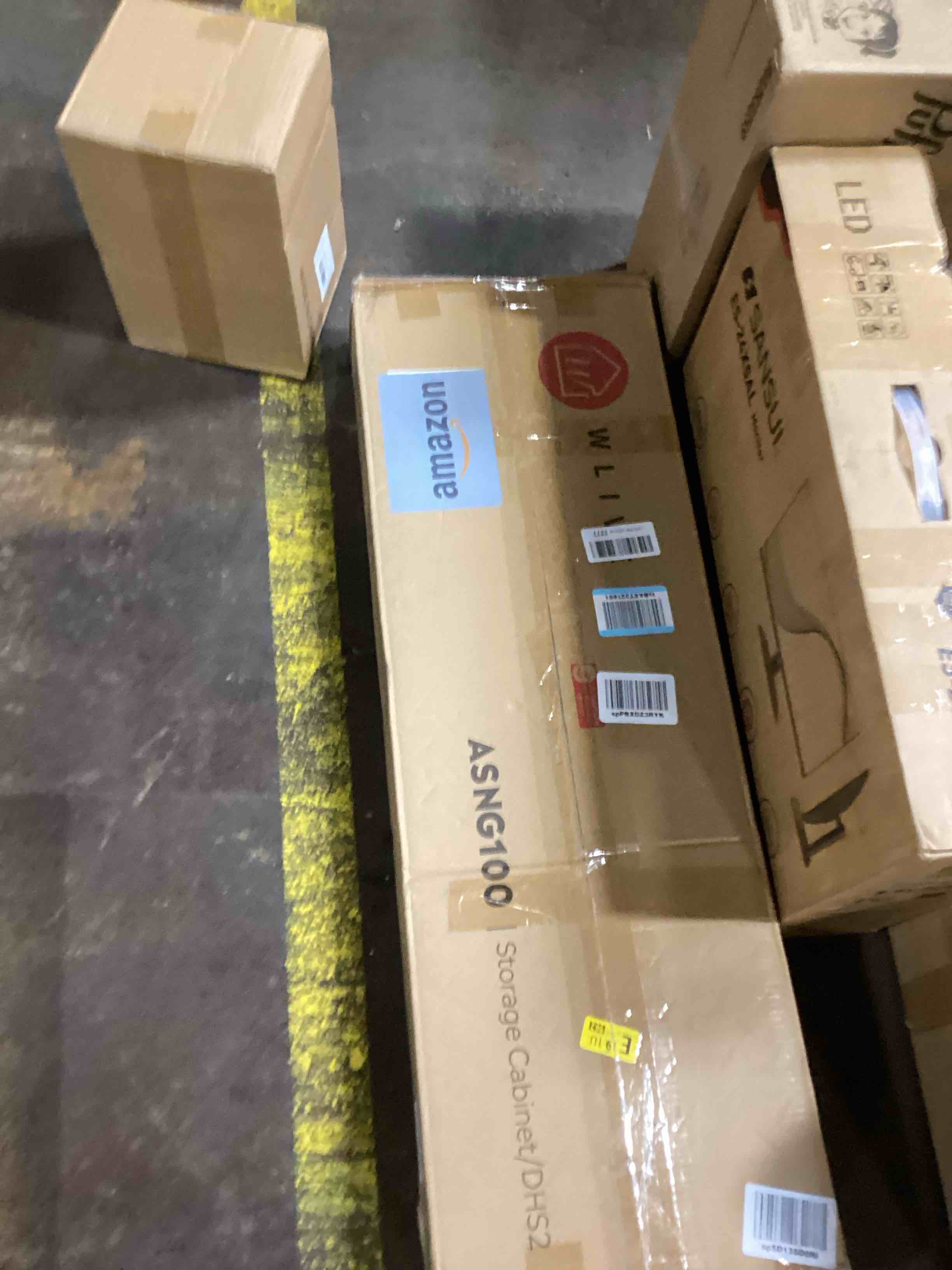 https://s3.amazonaws.com/lotting-images-prod/bidfta/PNK0094226_1726603703553.jpeg