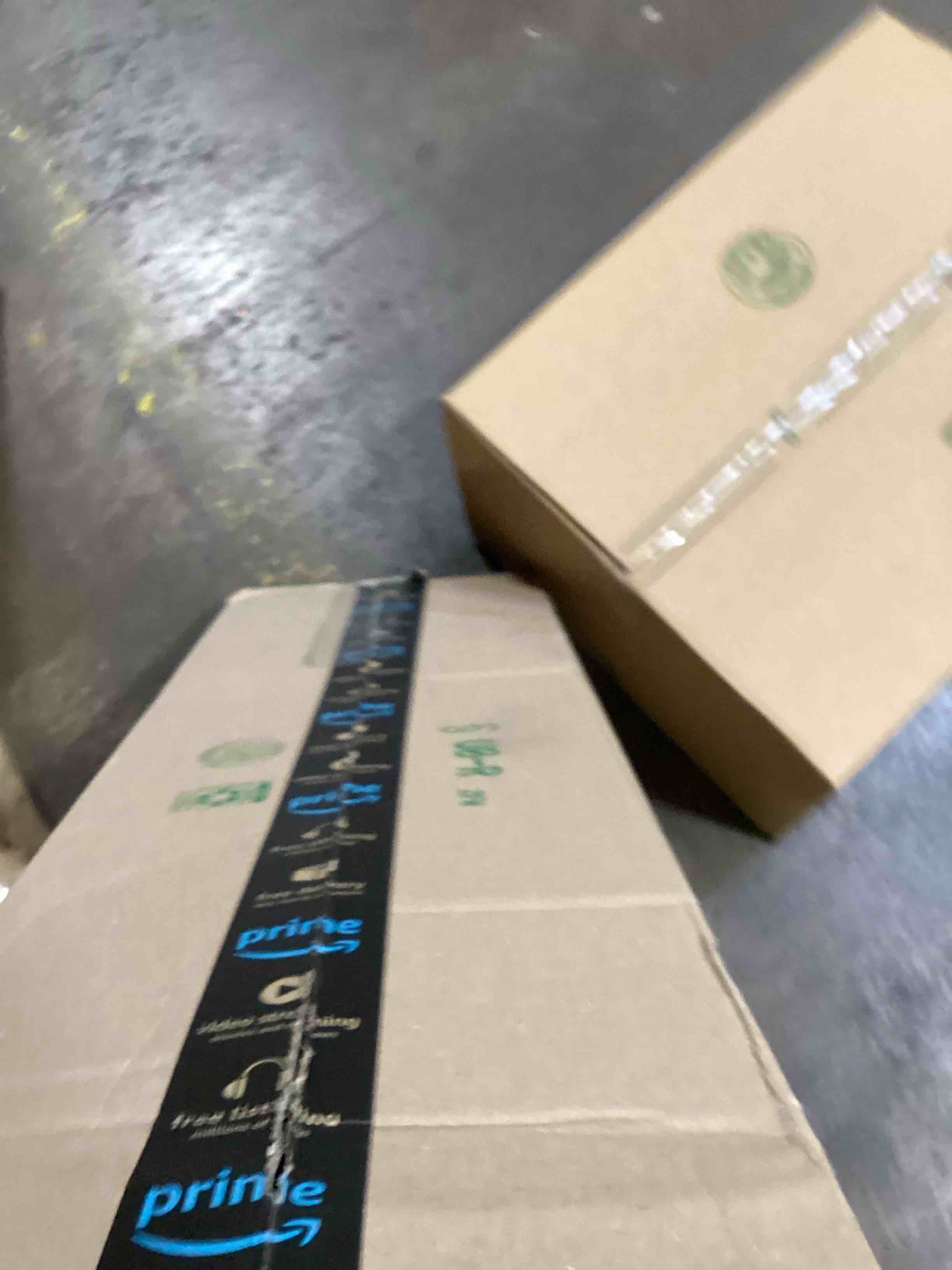 https://s3.amazonaws.com/lotting-images-prod/bidfta/PNK0094727_1726320440316.jpeg