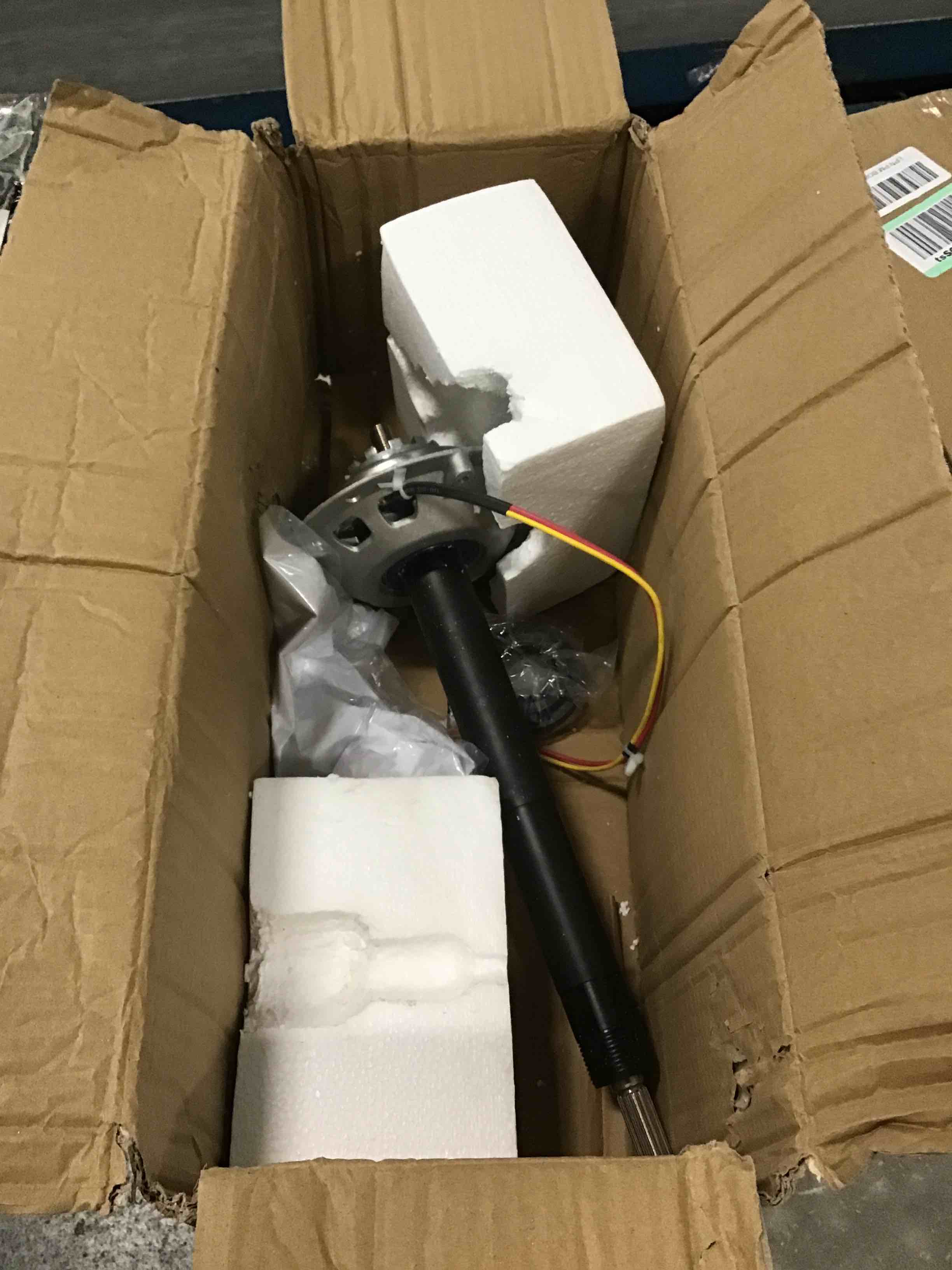 https://s3.amazonaws.com/lotting-images-prod/bidfta/PNK0097339_1723769457780.jpeg