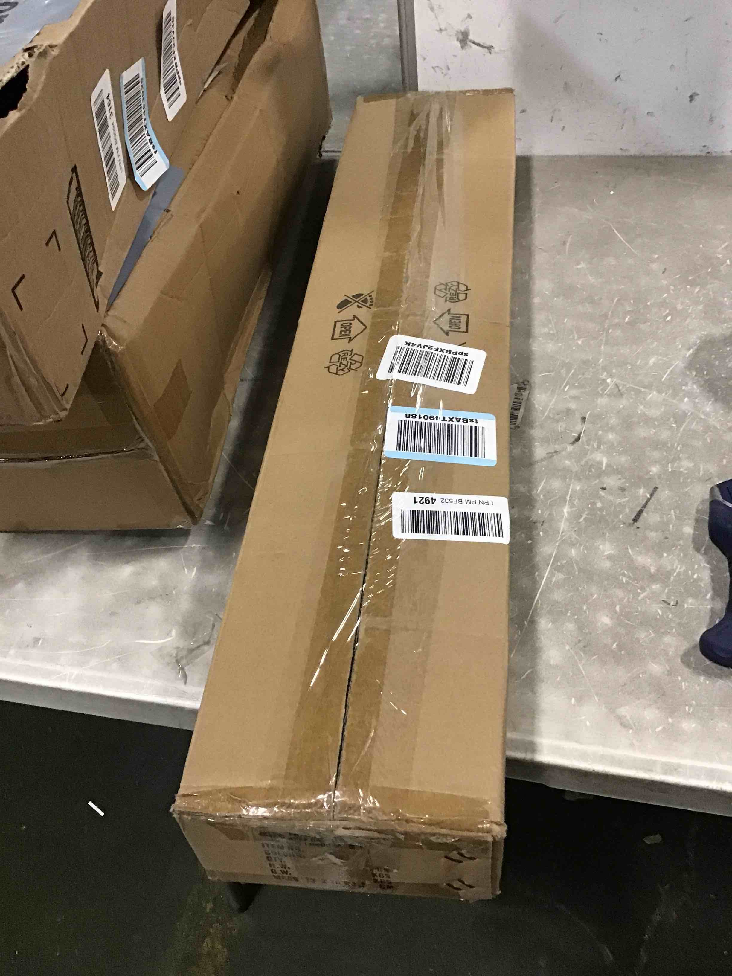 https://s3.amazonaws.com/lotting-images-prod/bidfta/PNK0097698_1723262667134.jpeg