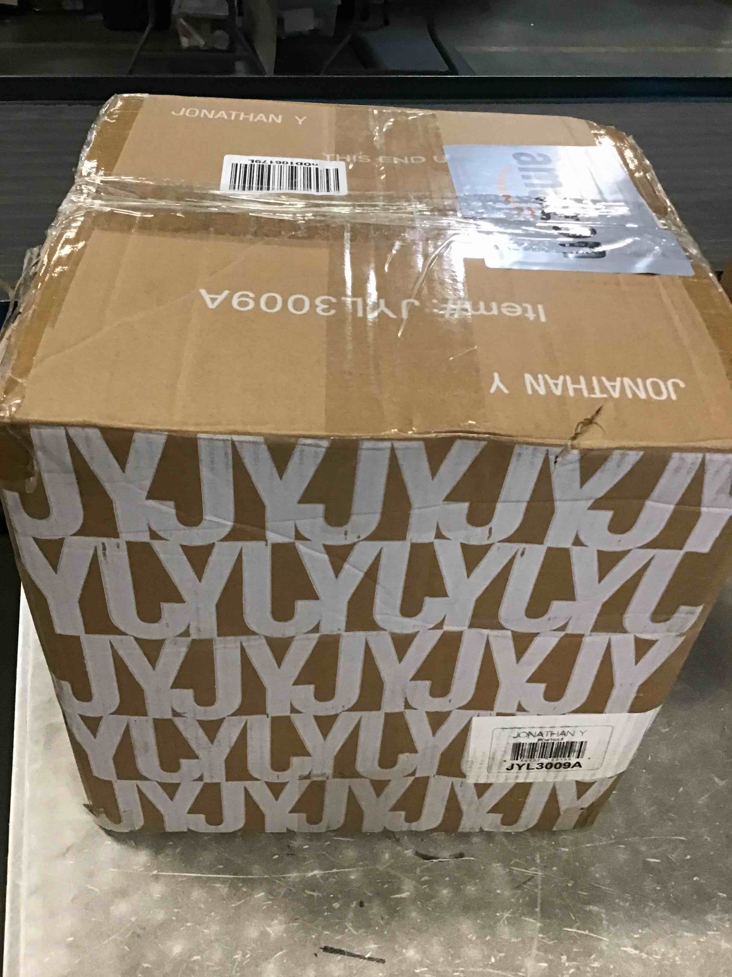 https://s3.amazonaws.com/lotting-images-prod/bidfta/PNK0097840_1723238370584.jpeg
