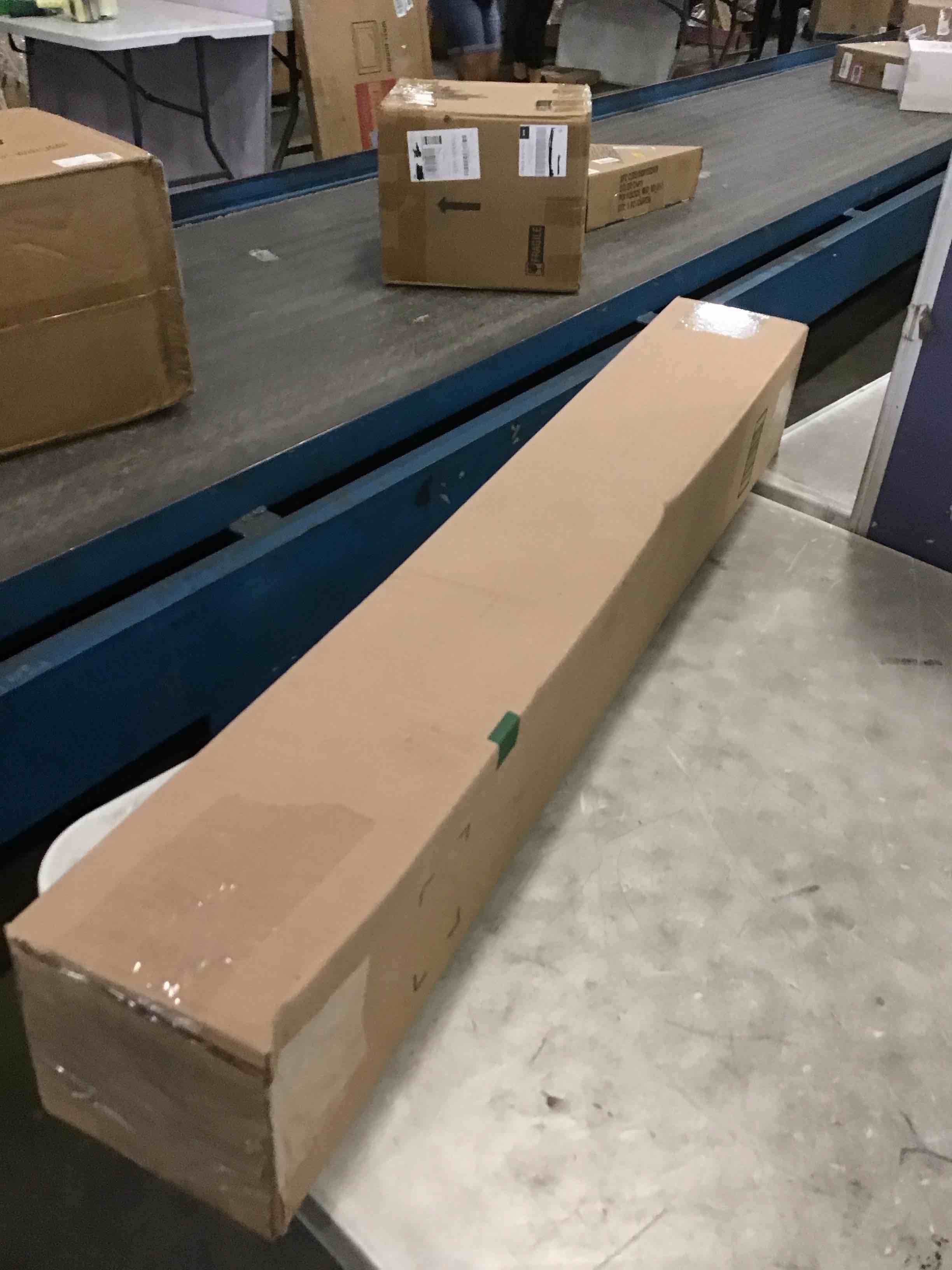 https://s3.amazonaws.com/lotting-images-prod/bidfta/PNK0098014_1724256921329.jpeg