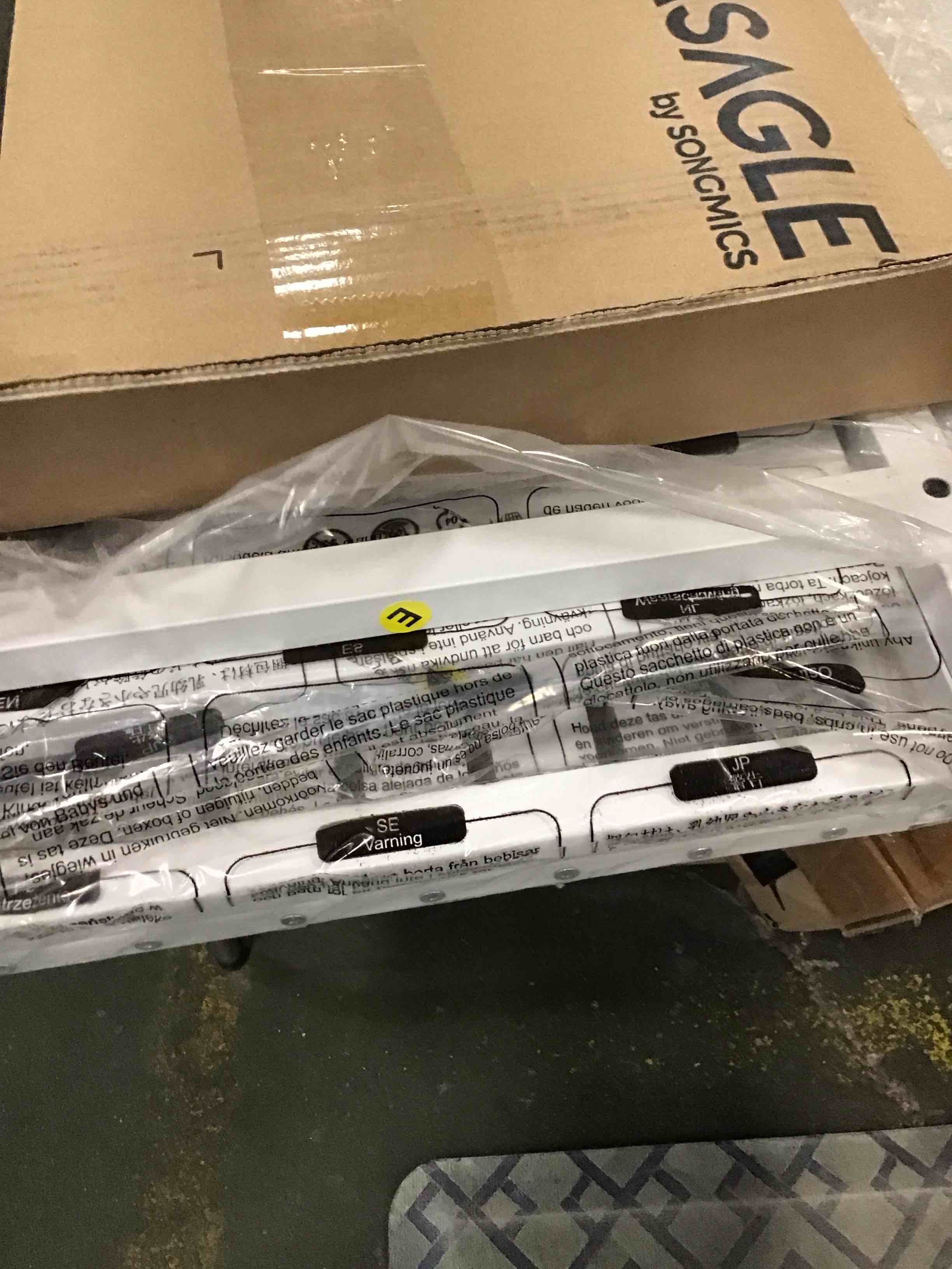 https://s3.amazonaws.com/lotting-images-prod/bidfta/PNK0099663_1723484545852.jpeg