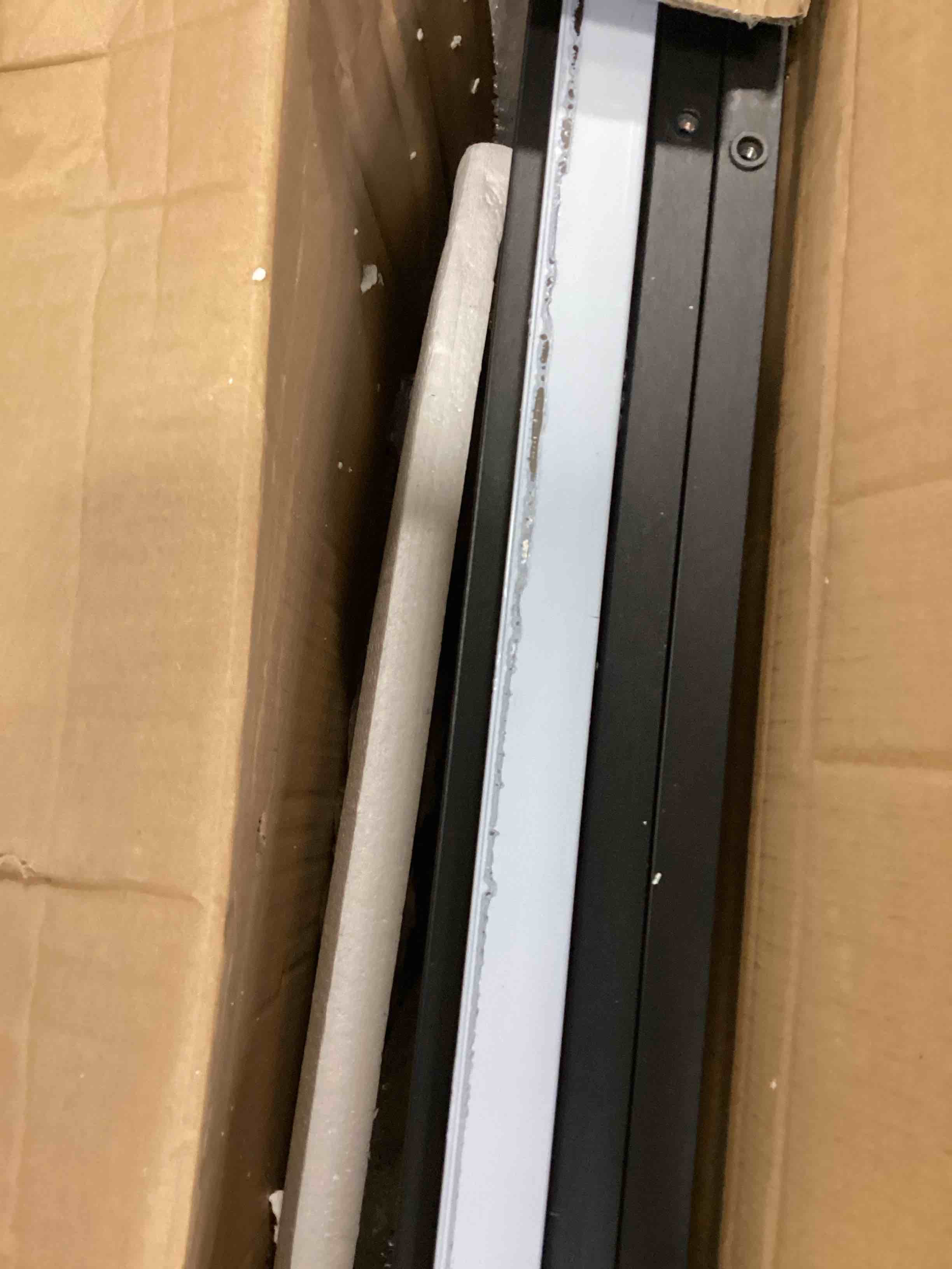 https://s3.amazonaws.com/lotting-images-prod/bidfta/PNK0100209_1724250256433.jpeg