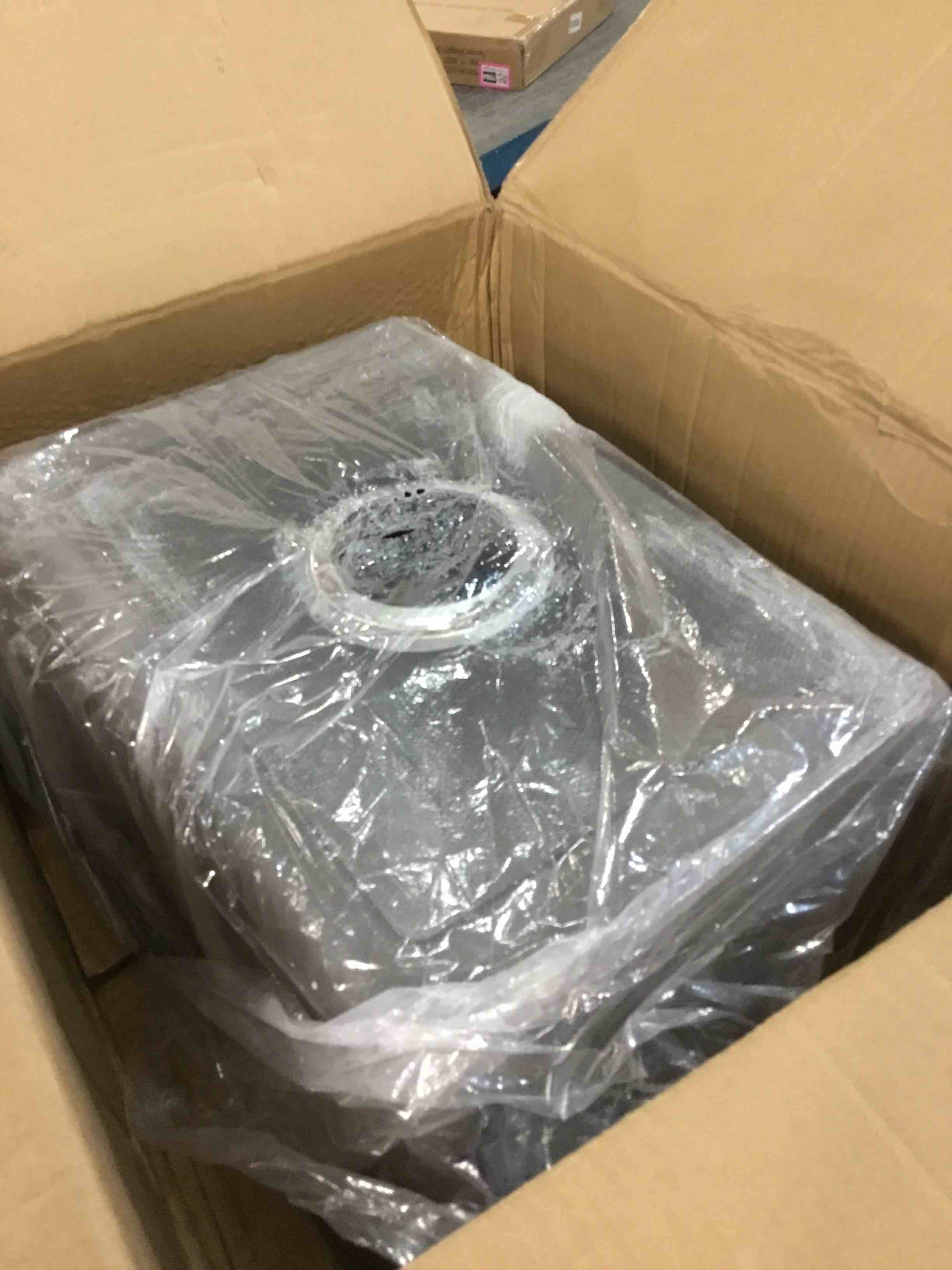 https://s3.amazonaws.com/lotting-images-prod/bidfta/PNK0103423_1724126356983.jpeg