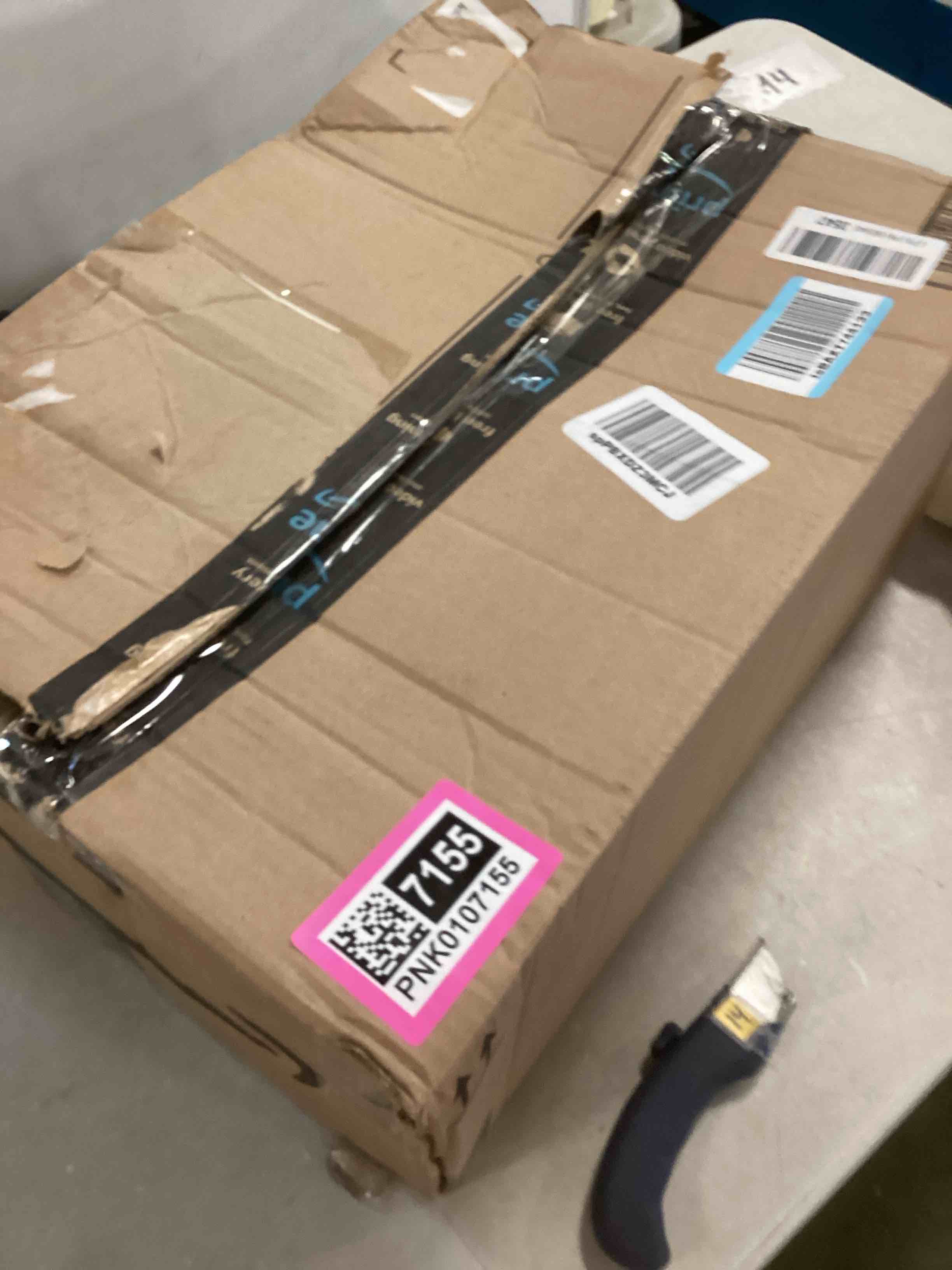 https://s3.amazonaws.com/lotting-images-prod/bidfta/PNK0107155_1725887756912.jpeg