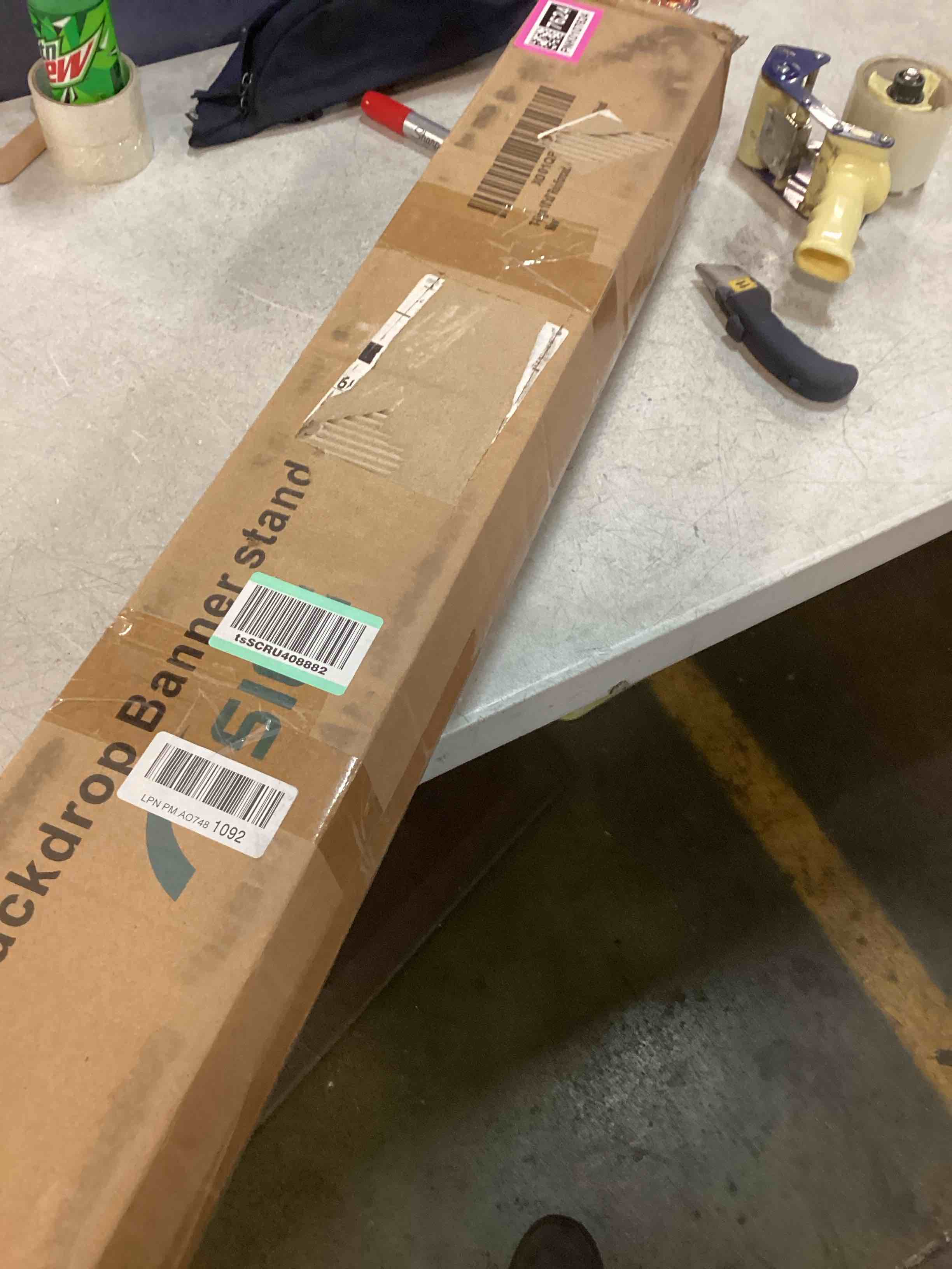 https://s3.amazonaws.com/lotting-images-prod/bidfta/PNK0107624_1725466579043.jpeg