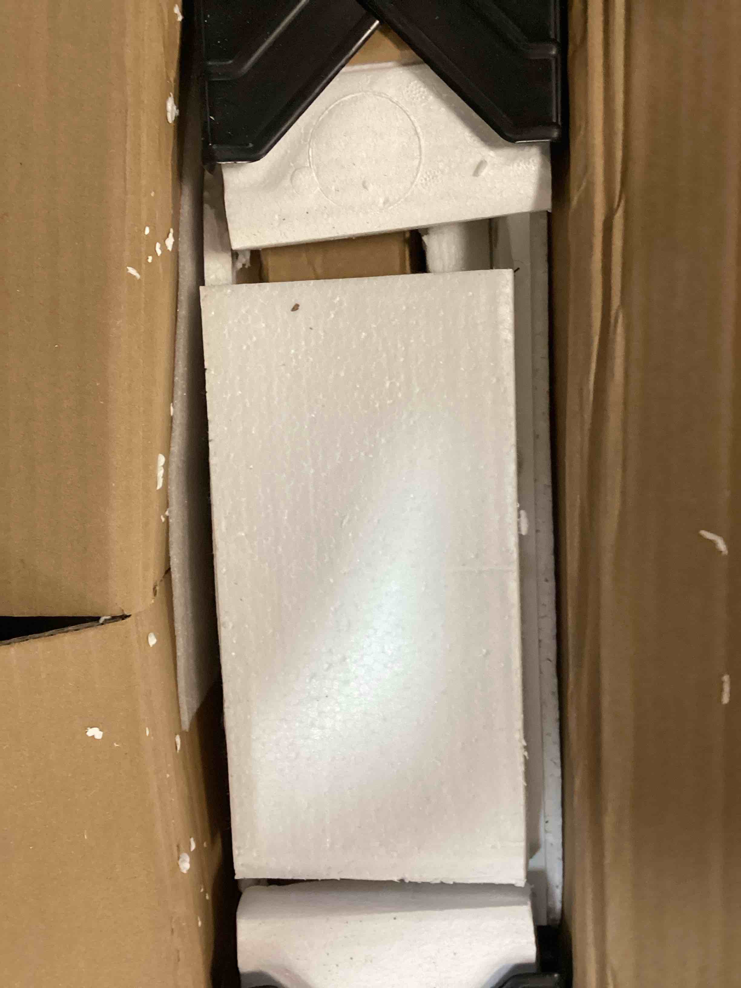 https://s3.amazonaws.com/lotting-images-prod/bidfta/PNK0109553_1723659589819.jpeg