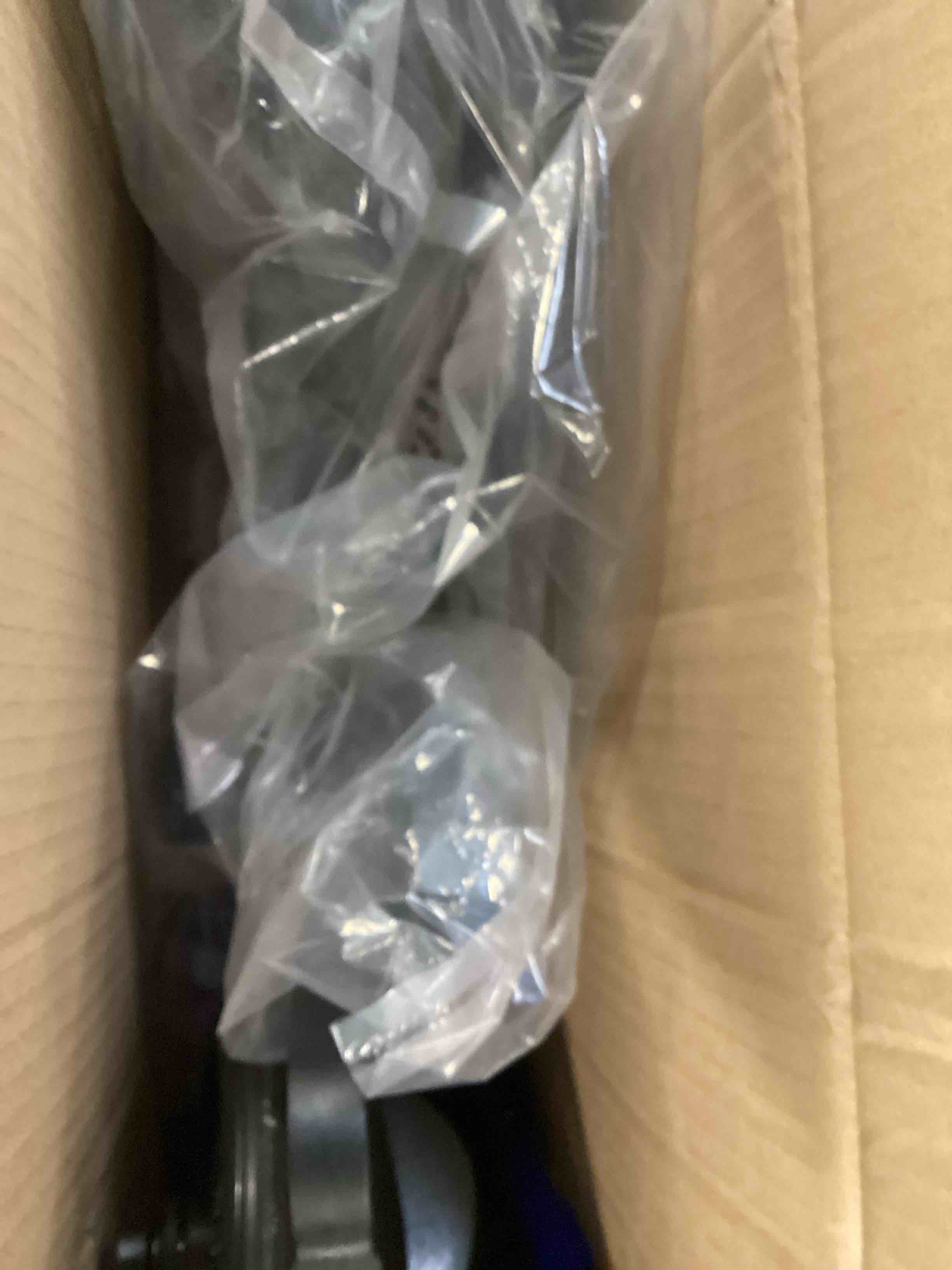 https://s3.amazonaws.com/lotting-images-prod/bidfta/PNK0109822_1723556713113.jpeg