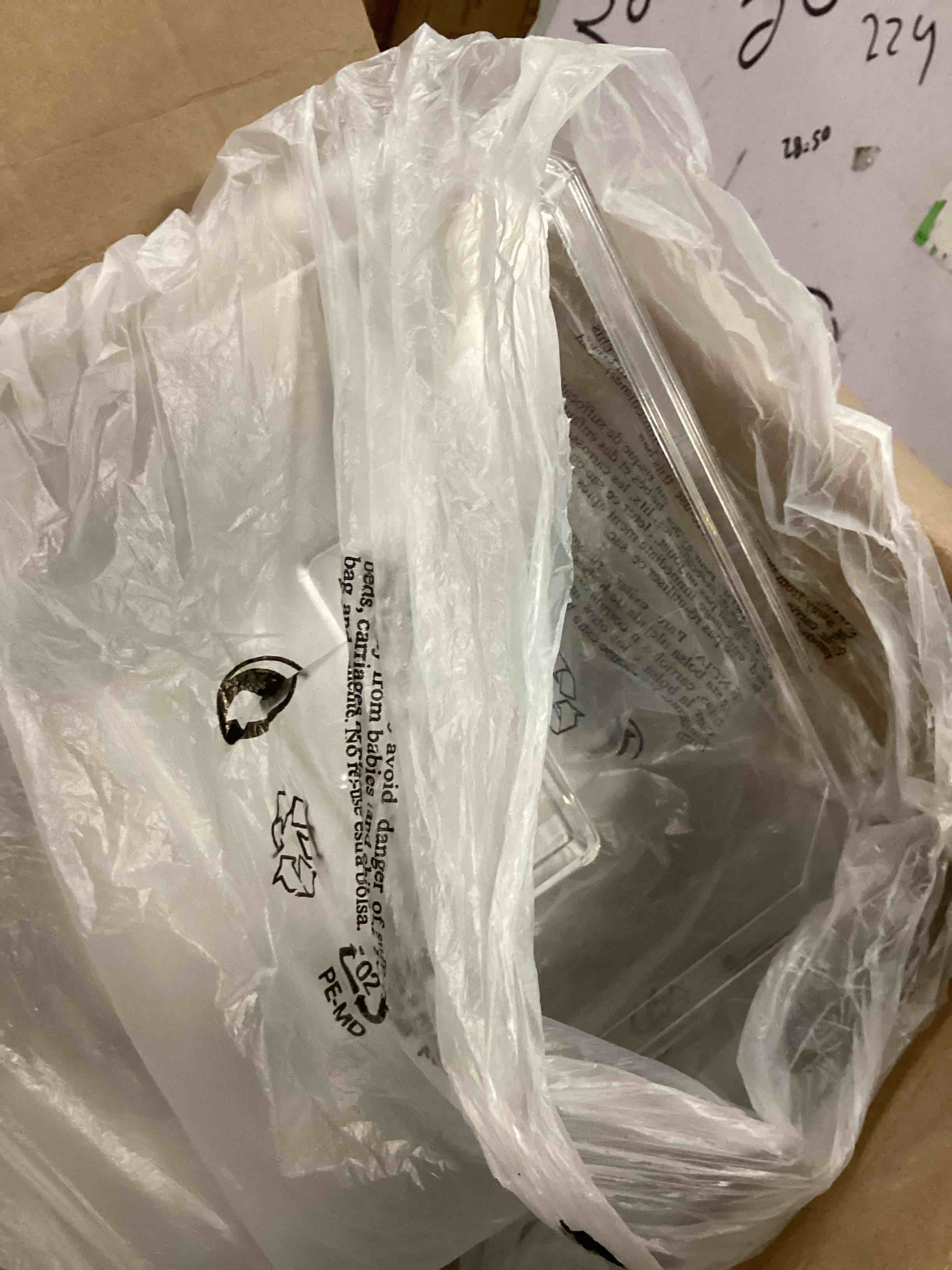 https://s3.amazonaws.com/lotting-images-prod/bidfta/PNK0110831_1724175750580.jpeg