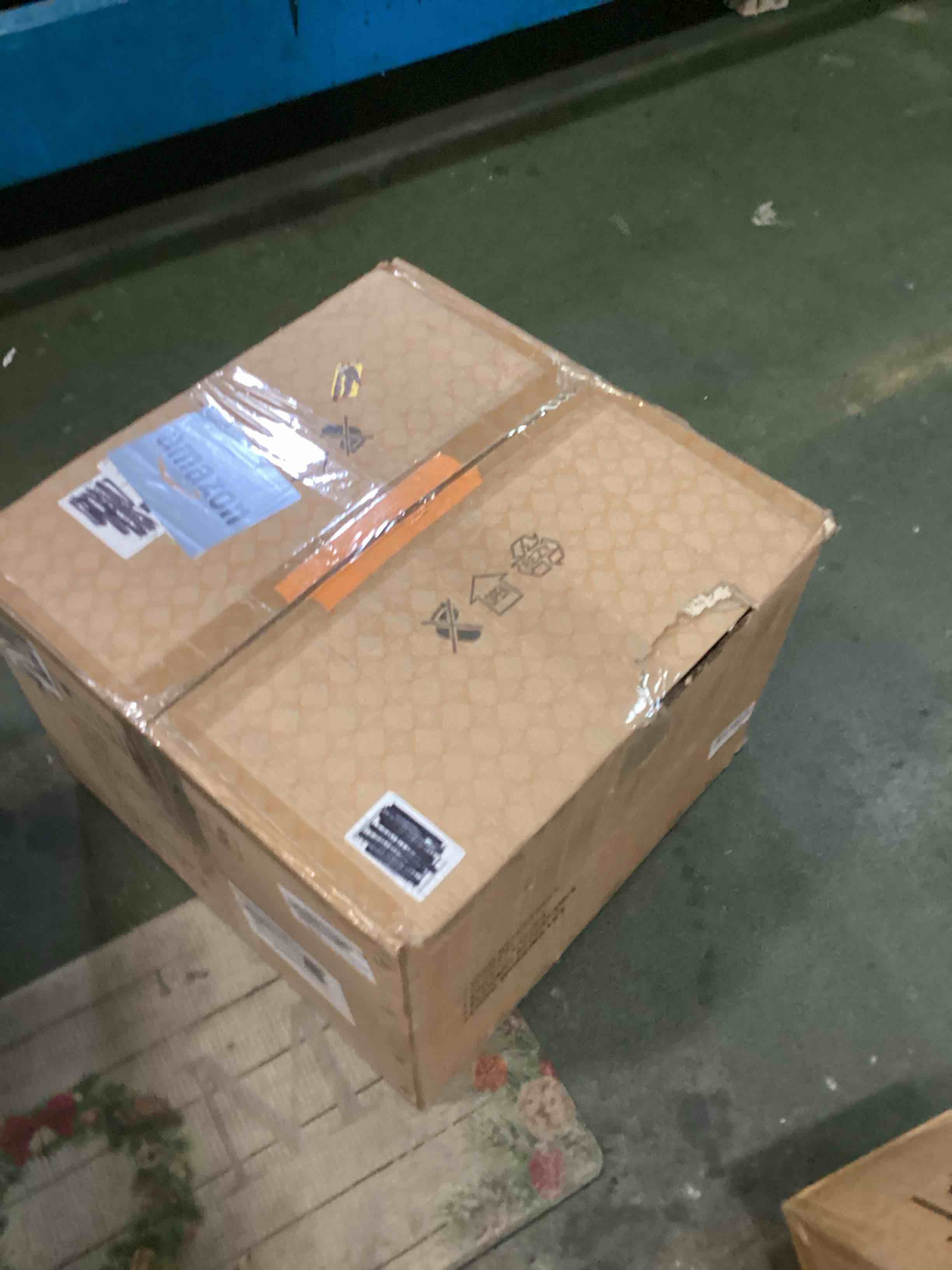 https://s3.amazonaws.com/lotting-images-prod/bidfta/PNK0112193_1725119913904.jpeg